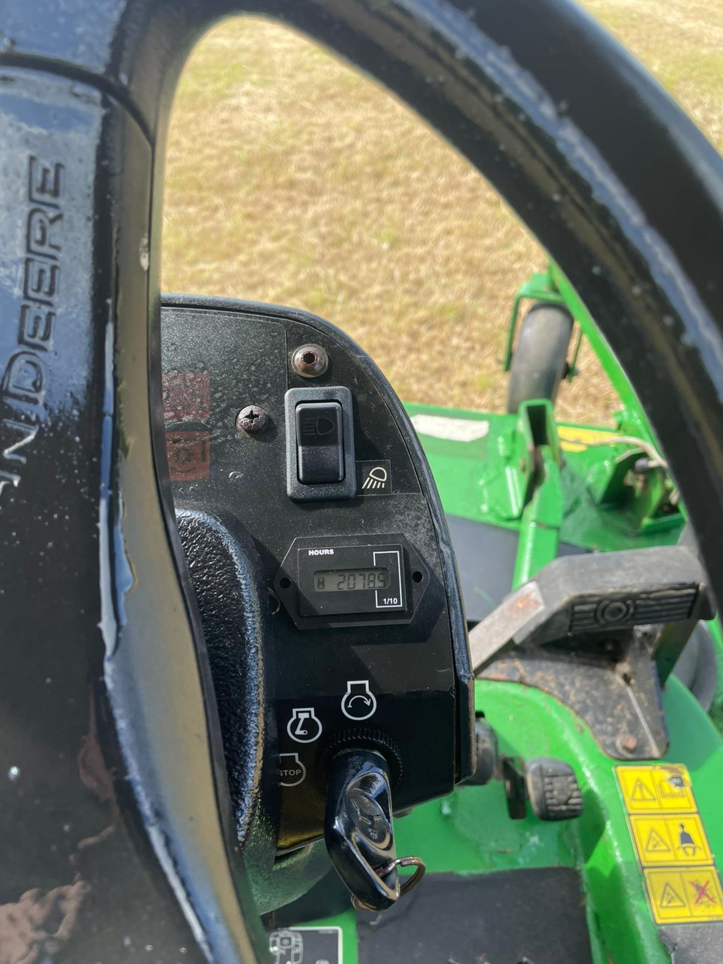 JOHN DEERE 1565 SERIES 2 RIDE ON LAWN MOWER WITH CLAMSHELL COLLECTOR *NO VAT* - Image 12 of 12