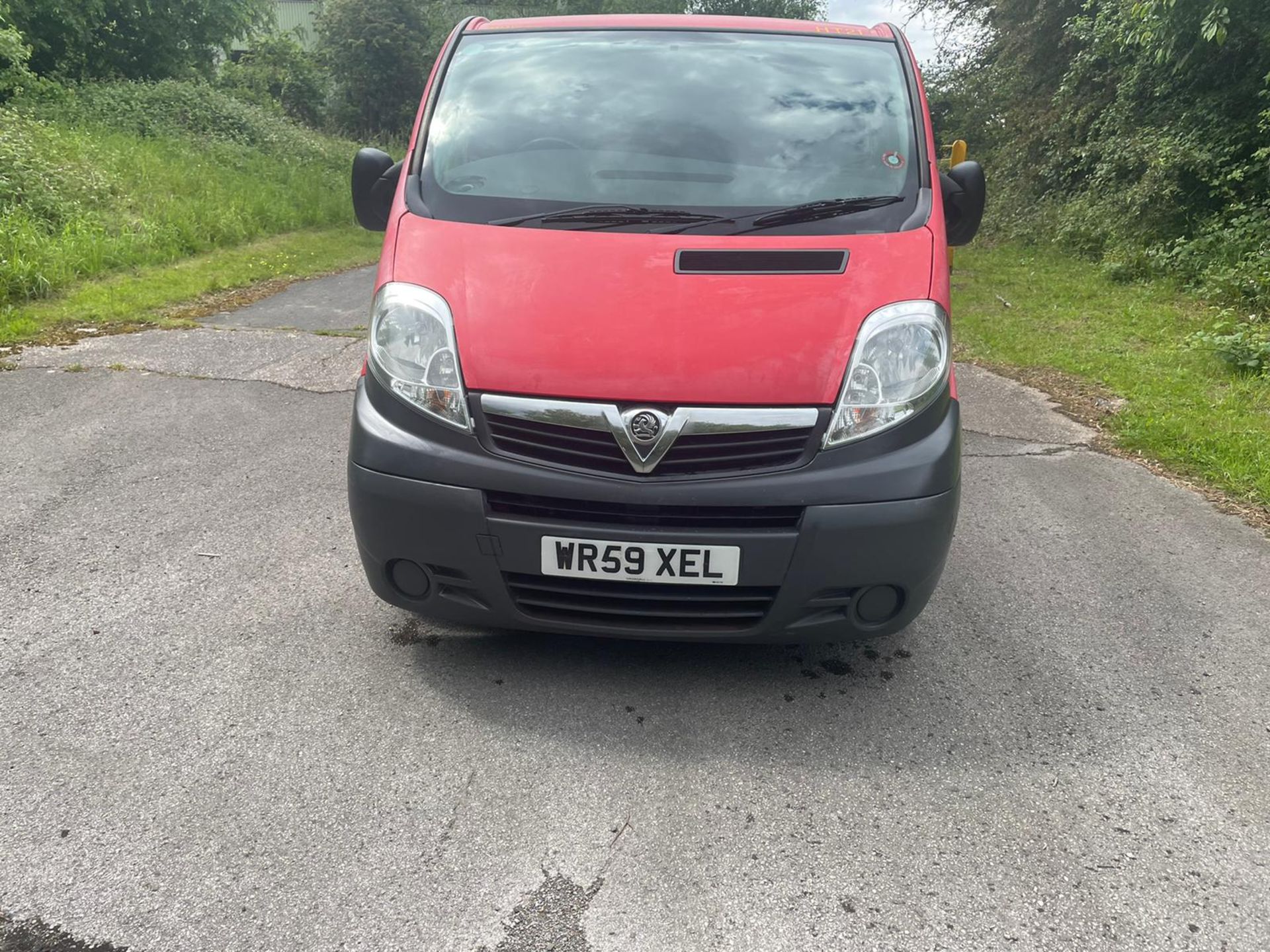 2009/59 VAUXHALL VIVARO 2700 CDTI SWB RED PANEL VAN, 2 KEYS *NO VAT* - Image 2 of 6