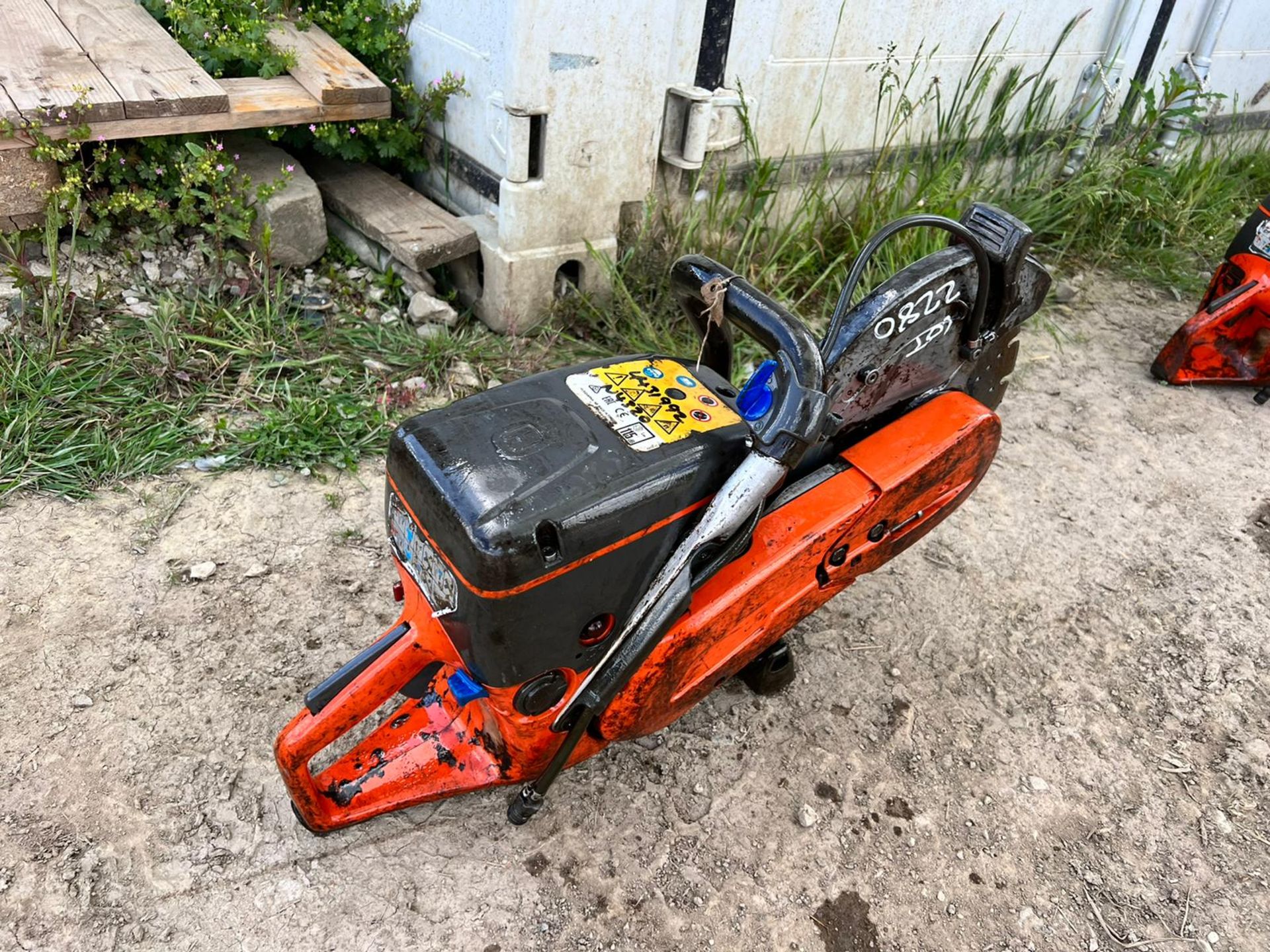 HUSQVARNA K760 PETROL DISC CUTTER, RUNS AND WORKS, C/W 12" BLADE *PLUS VAT* - Image 8 of 9