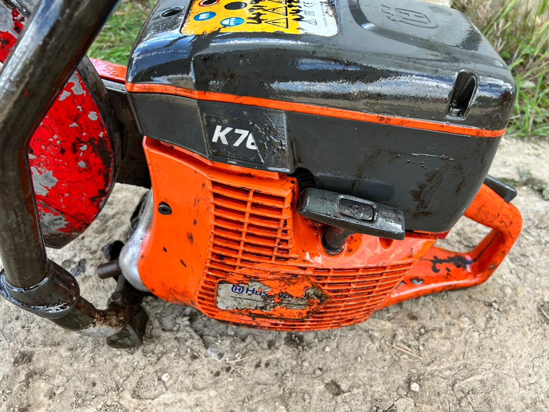 HUSQVARNA K760 PETROL DISC CUTTER, RUNS AND WORKS, C/W 12" BLADE *PLUS VAT* - Image 9 of 9