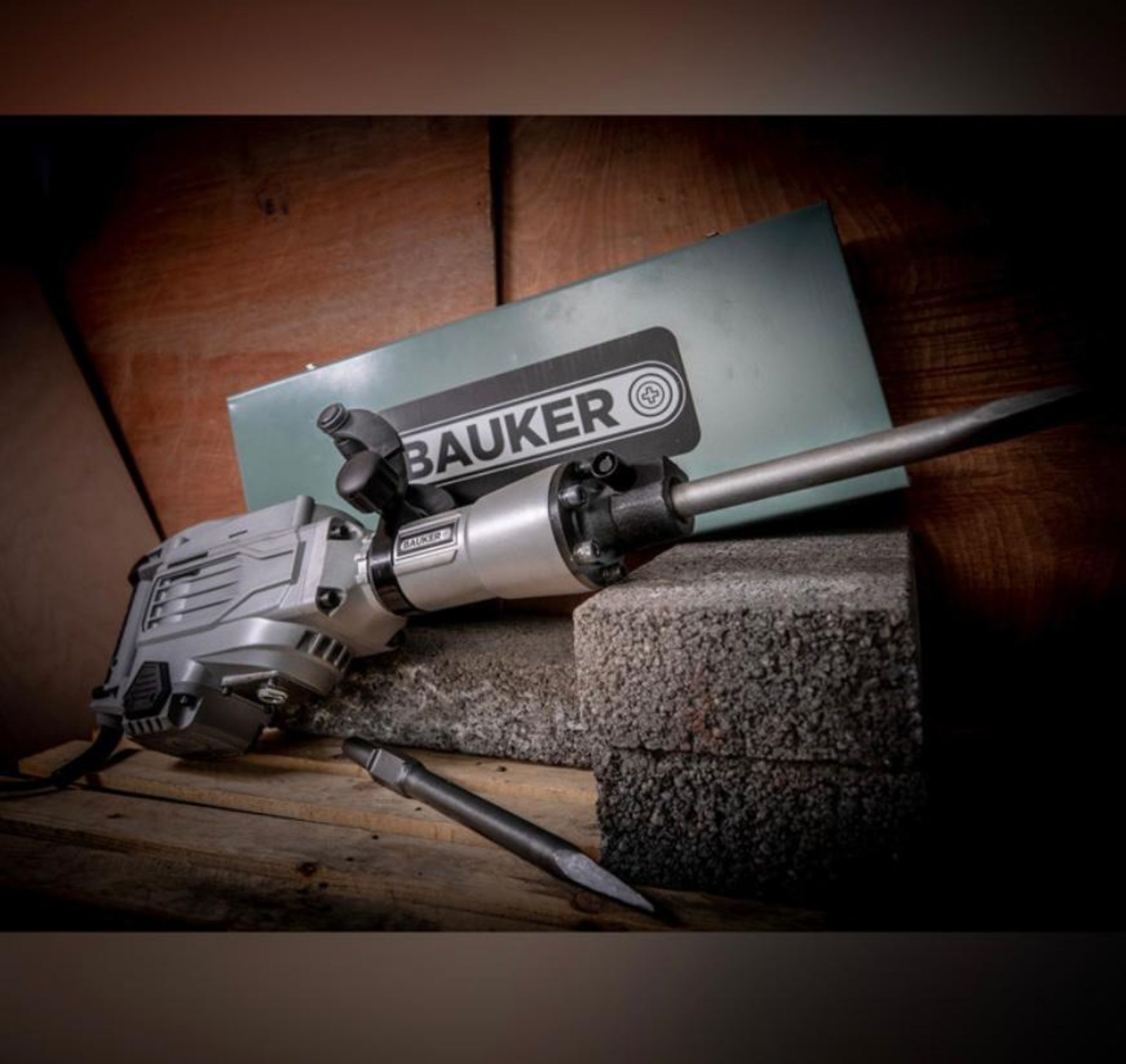 BRAND NEW BAUKER 1700W DEMOLITION HAMMER *PLUS VAT* - Image 6 of 10