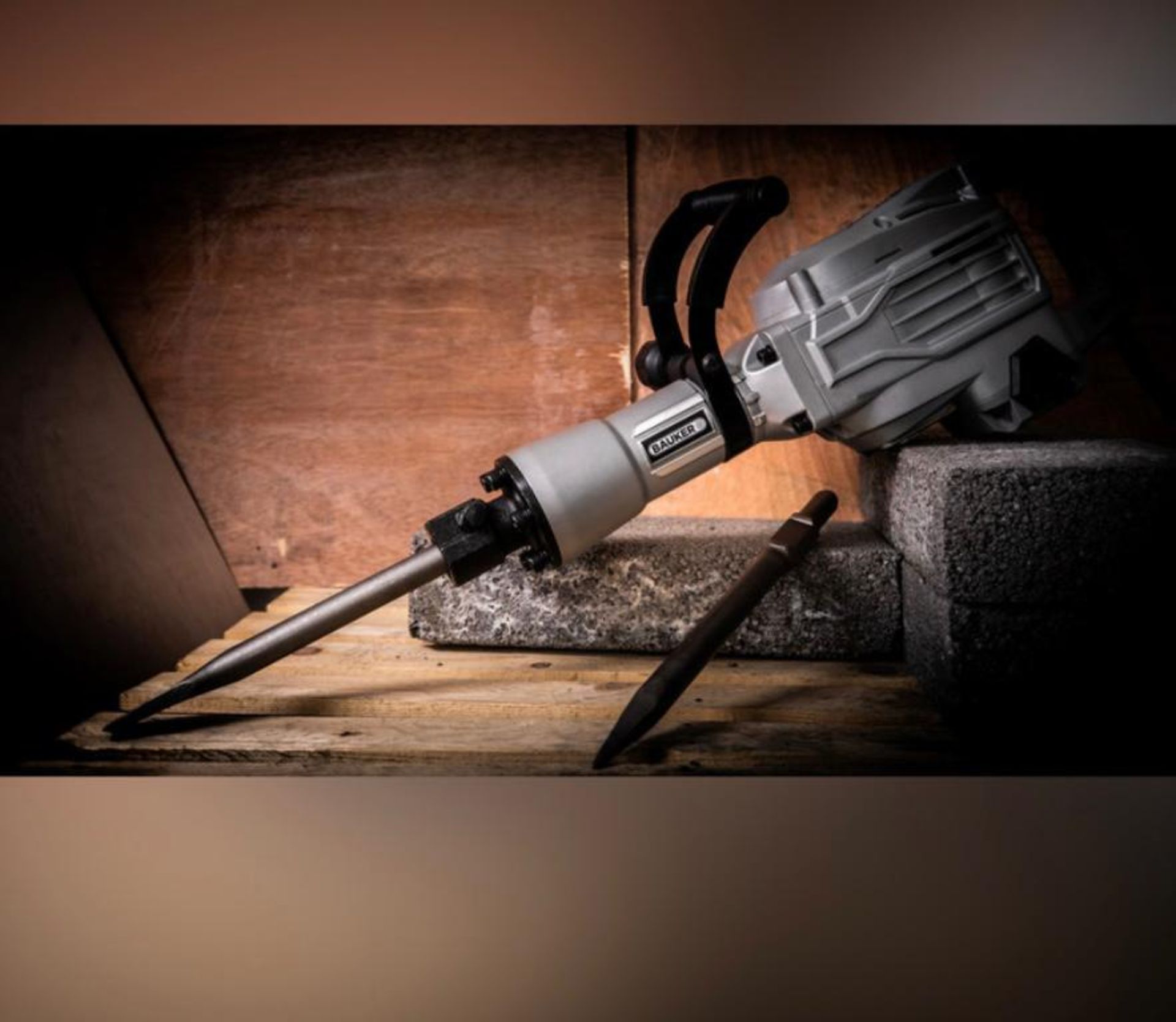 BRAND NEW BAUKER 1700W DEMOLITION HAMMER *PLUS VAT* - Image 7 of 10