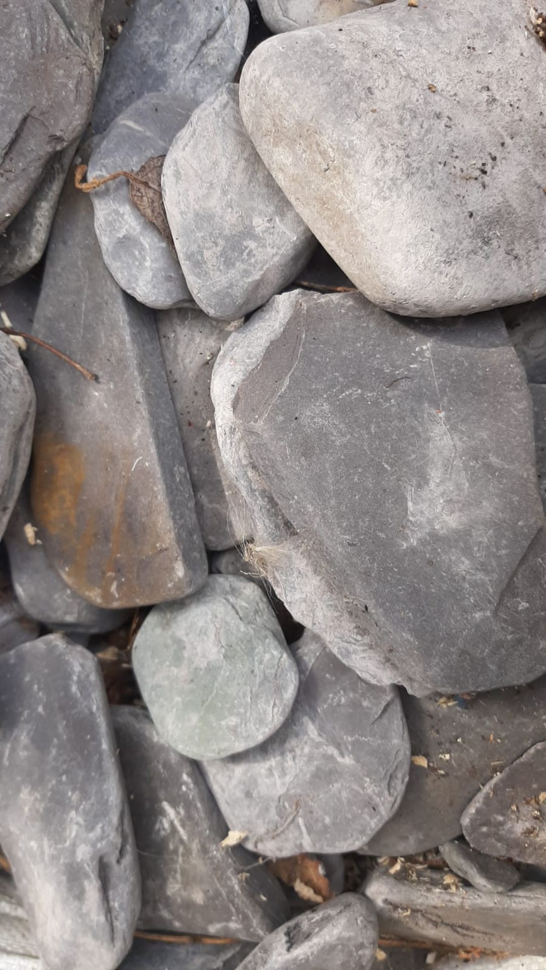 HALF A TON BAG OF SLATE PADS, NO RESERVE *NO VAT*