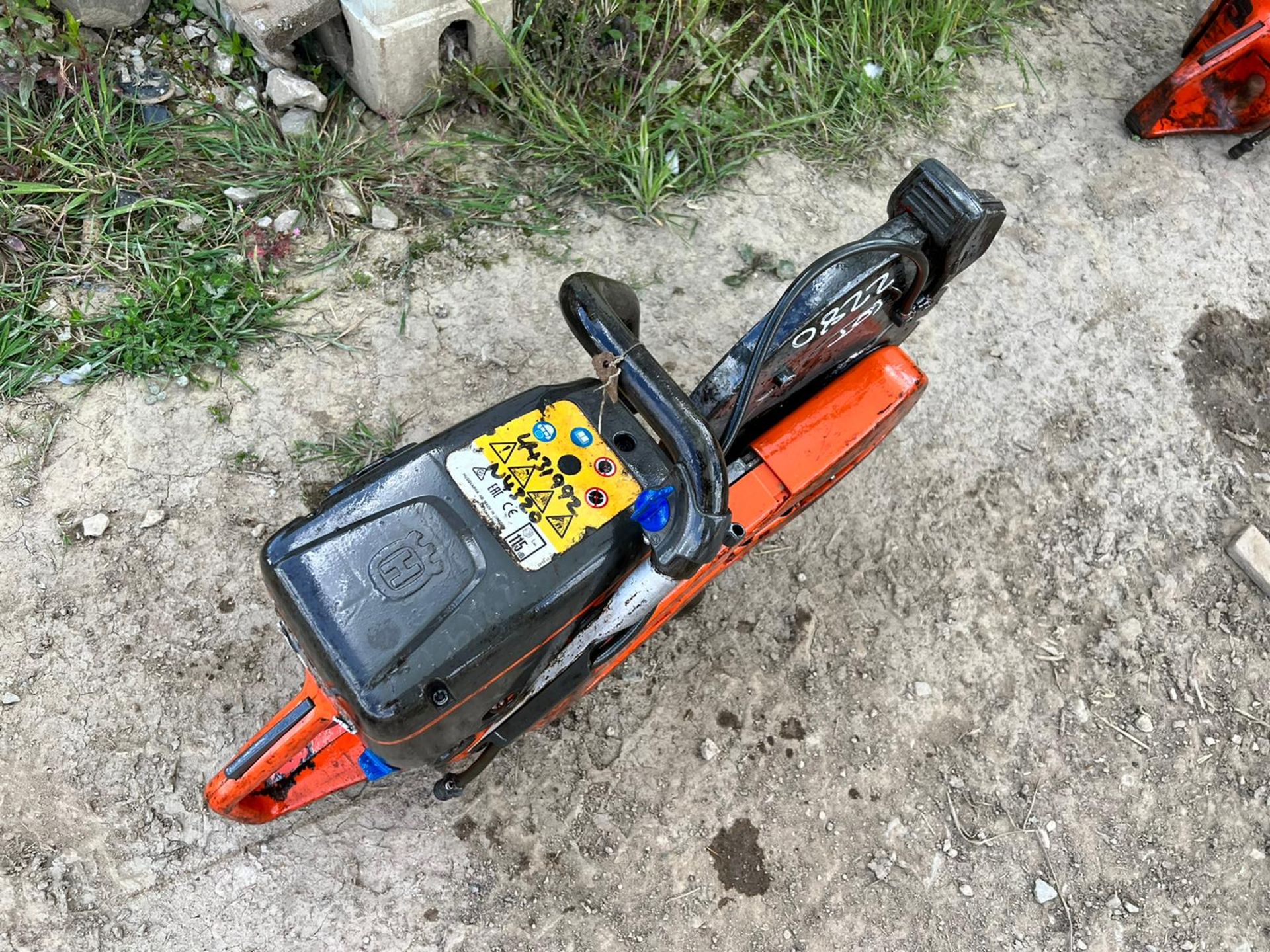 HUSQVARNA K760 PETROL DISC CUTTER, RUNS AND WORKS, C/W 12" BLADE *PLUS VAT* - Image 6 of 9