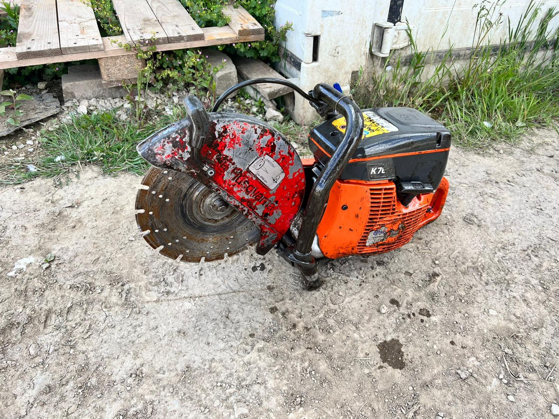 HUSQVARNA K760 PETROL DISC CUTTER, RUNS AND WORKS, C/W 12" BLADE *PLUS VAT* - Image 4 of 9