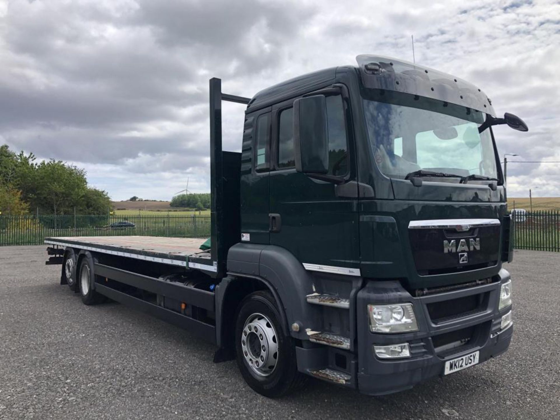 2012 MAN TGS 26.320 6X2-2 BL M GREEN FLAT BED TRUCK *PLUS VAT* - Image 2 of 17