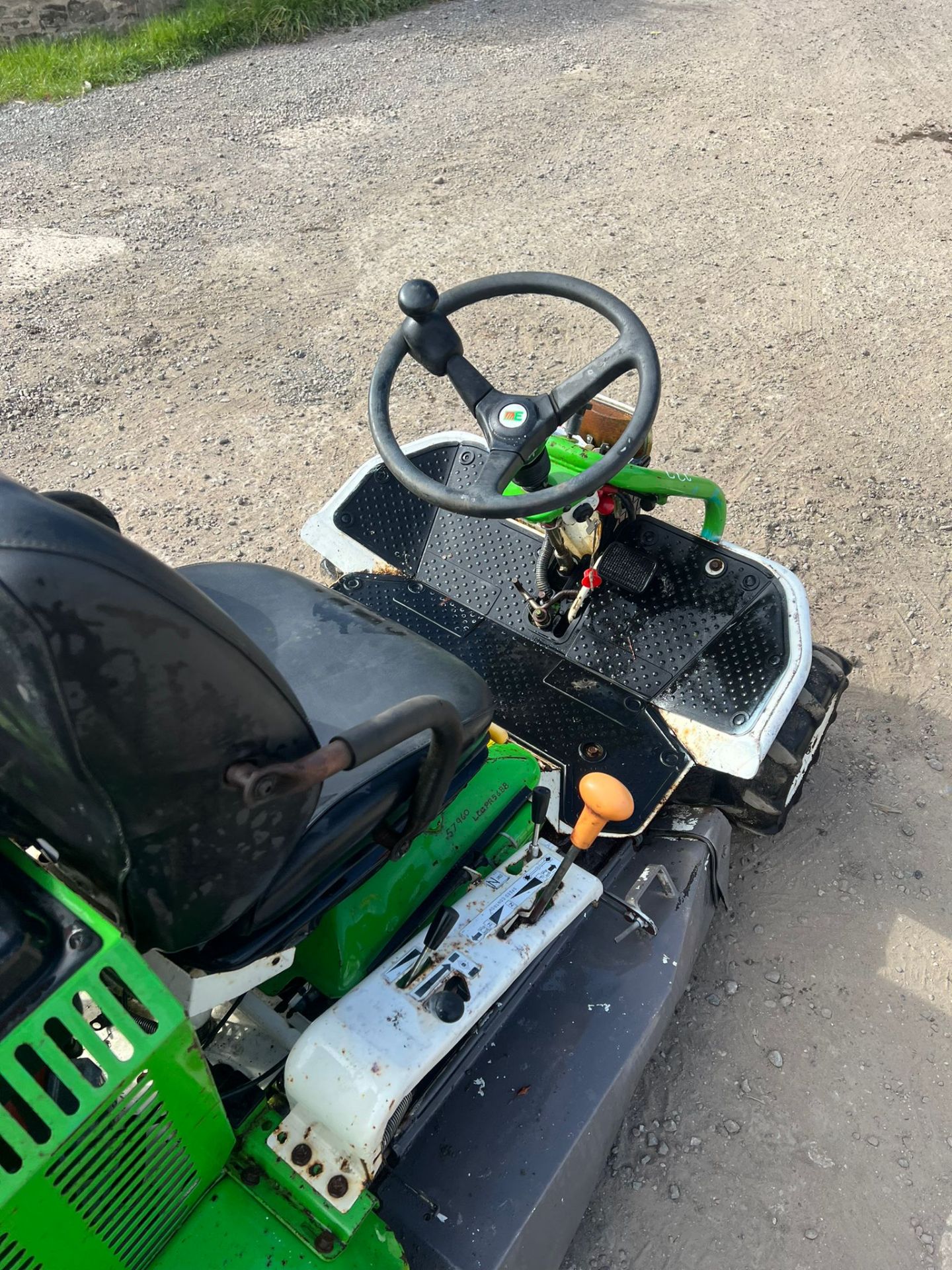 ETESIA ETTILA 88 BANK MOWER RIDE ON LAWN MOWER, BRIGGS AND STRATTON V TWIN ENGINE *PLUS VAT* - Image 5 of 7