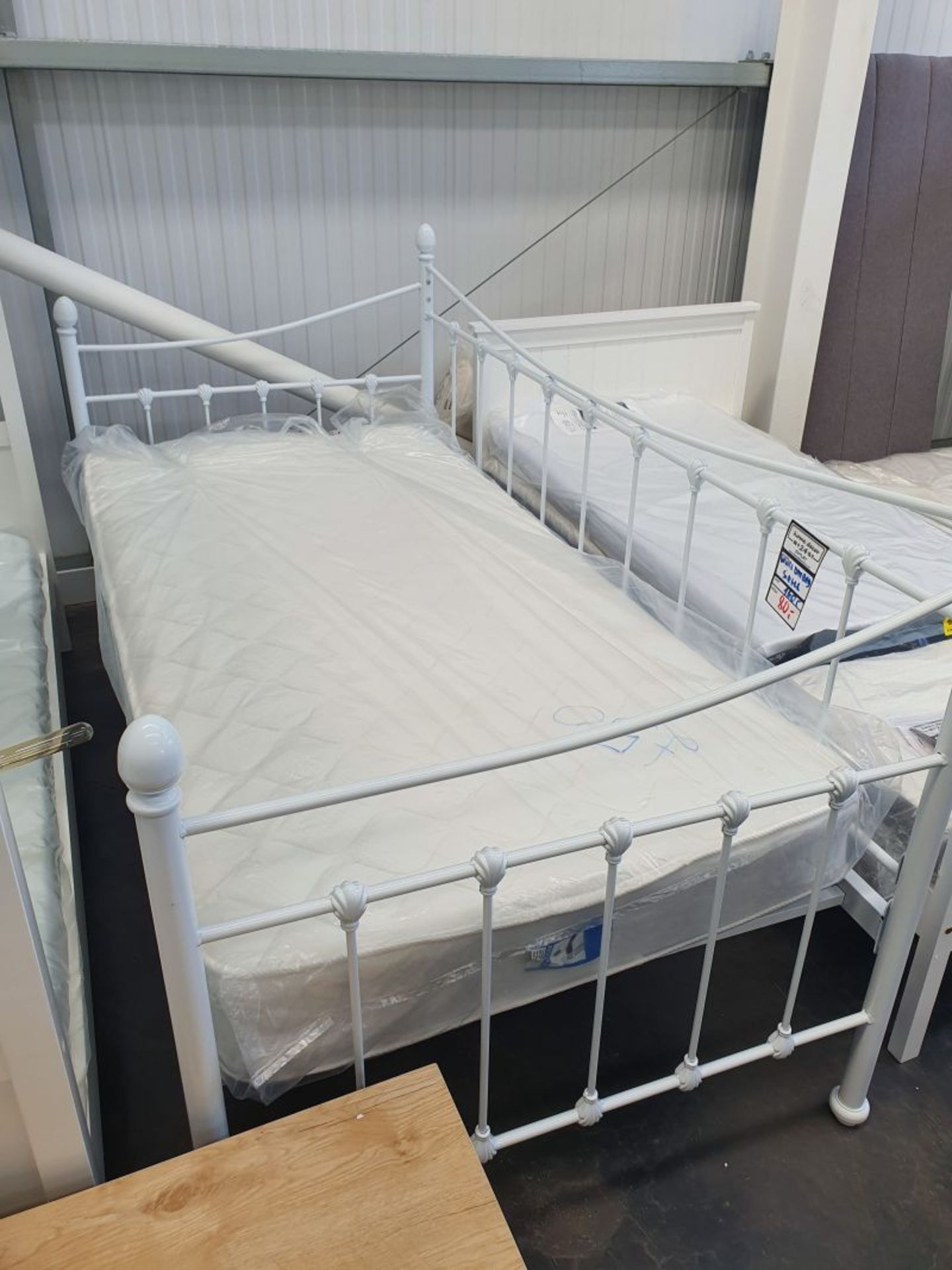 WHITE DAY BED SINGLE WITH MATTRESS RRP £300 *PLUS VAT*