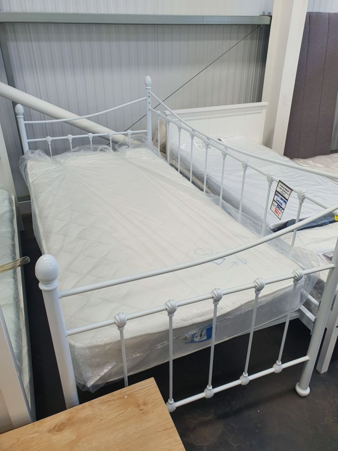 WHITE DAY BED SINGLE WITH MATTRESS RRP £300 *PLUS VAT* - Image 3 of 3