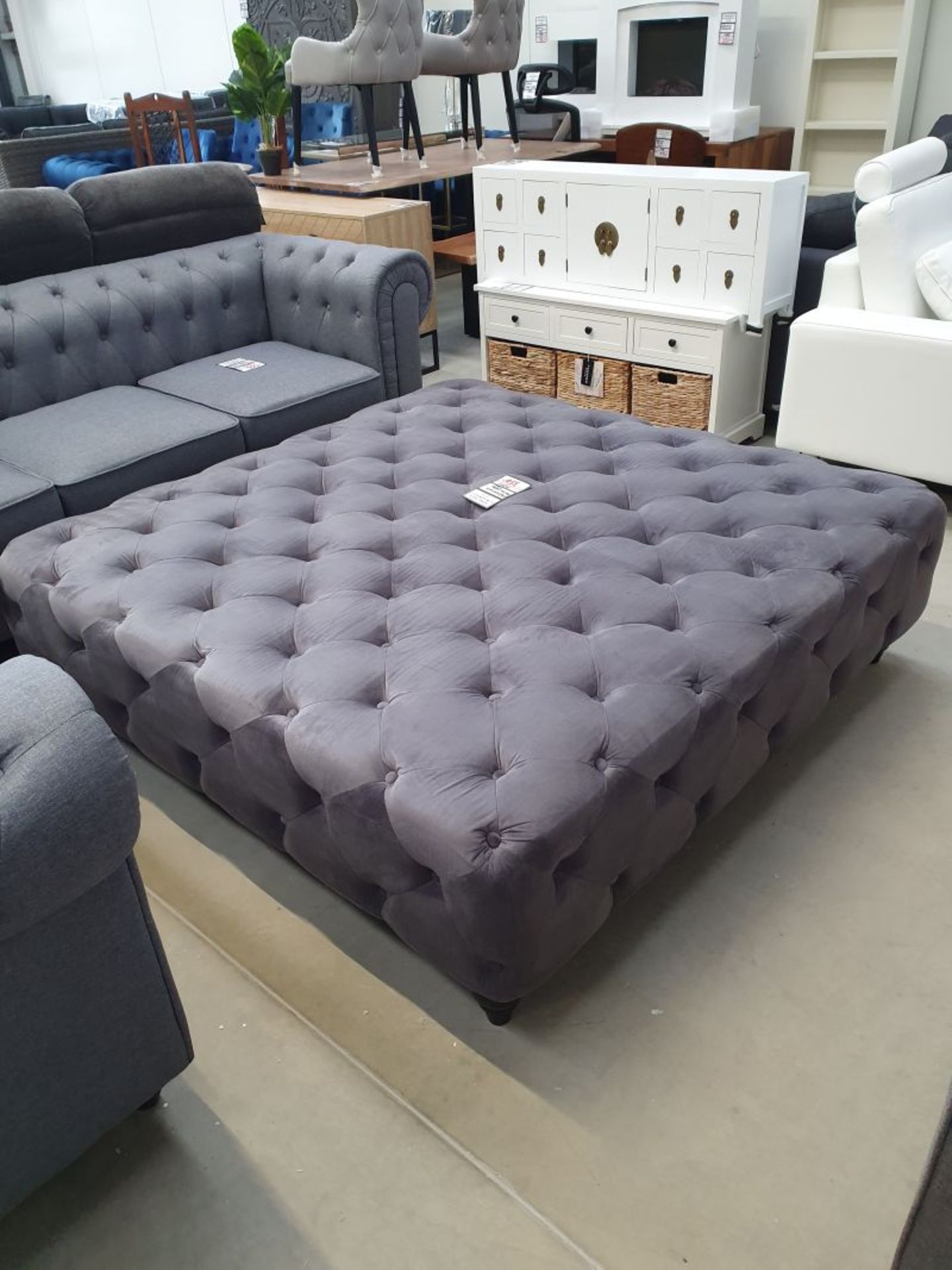 CHESTERFIELD PUFF / COFFEE TABLE RRP £550 *PLUS VAT*