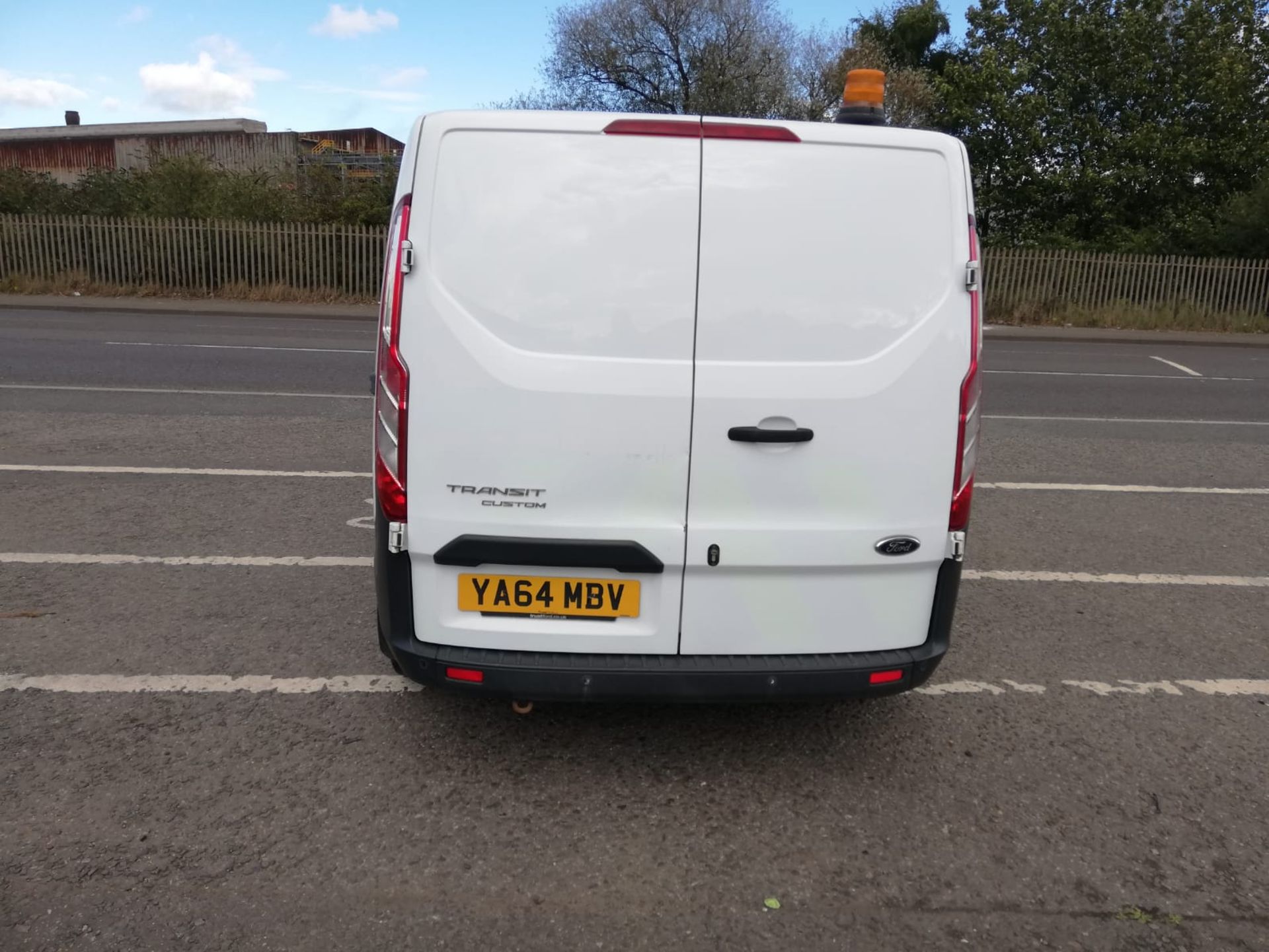 2015/64 FORD TRANSIT CUSTOM 290 ECO-TECH WHITE PANEL VAN - AIR CON - FSH *PLUS* - Image 8 of 10