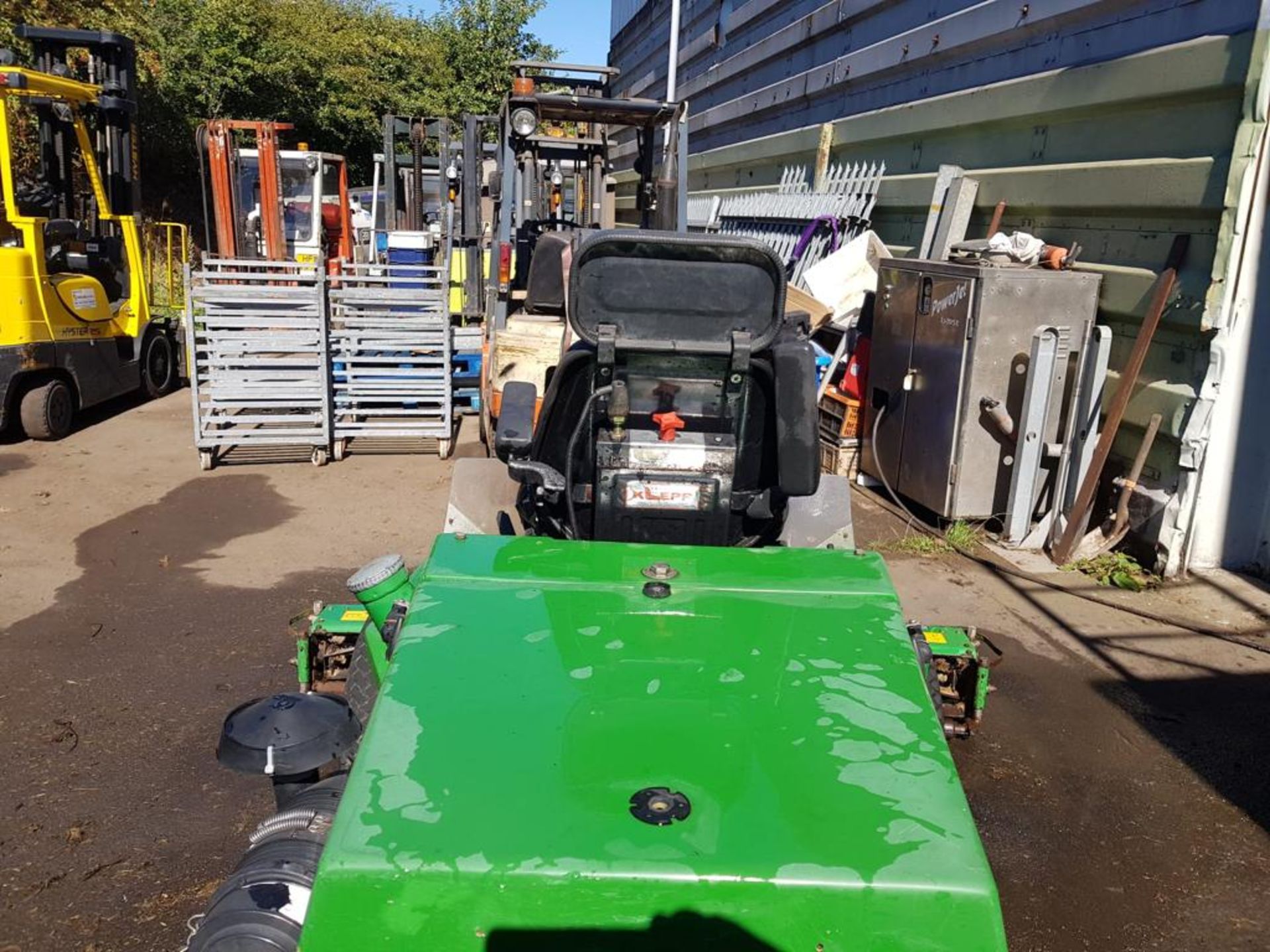 JOHN DEERE 900 ROBERINE CYLINER MOWER GOOD WORKING ORDER   NO VAT ON THE LOT (JUST ON THE BP) - Image 2 of 10