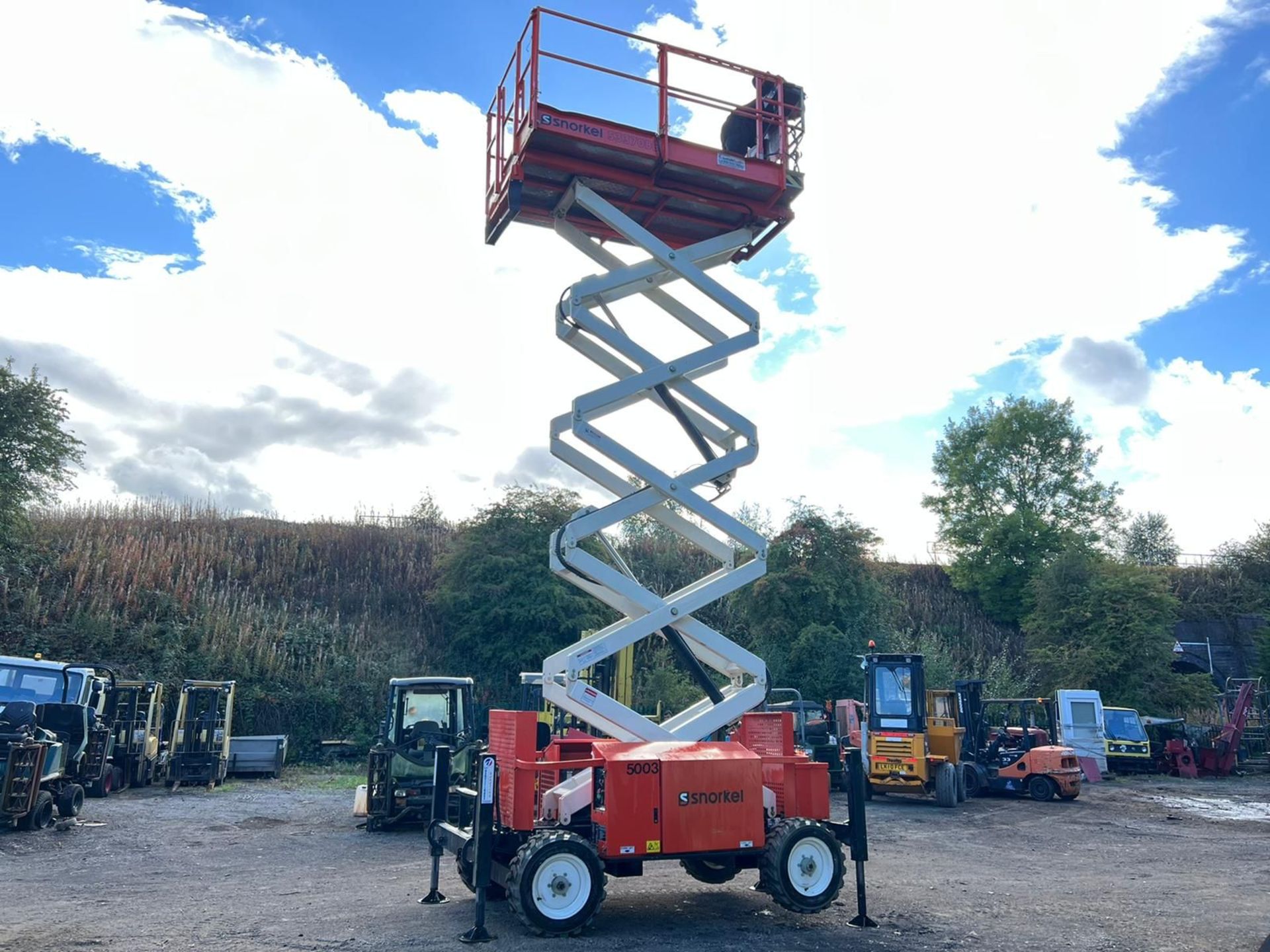 2015 SNORKEL S3370BE SISSOR LIFT, BATTERY AND DIESEL OPERATED *PLUS VAT* - Image 9 of 9