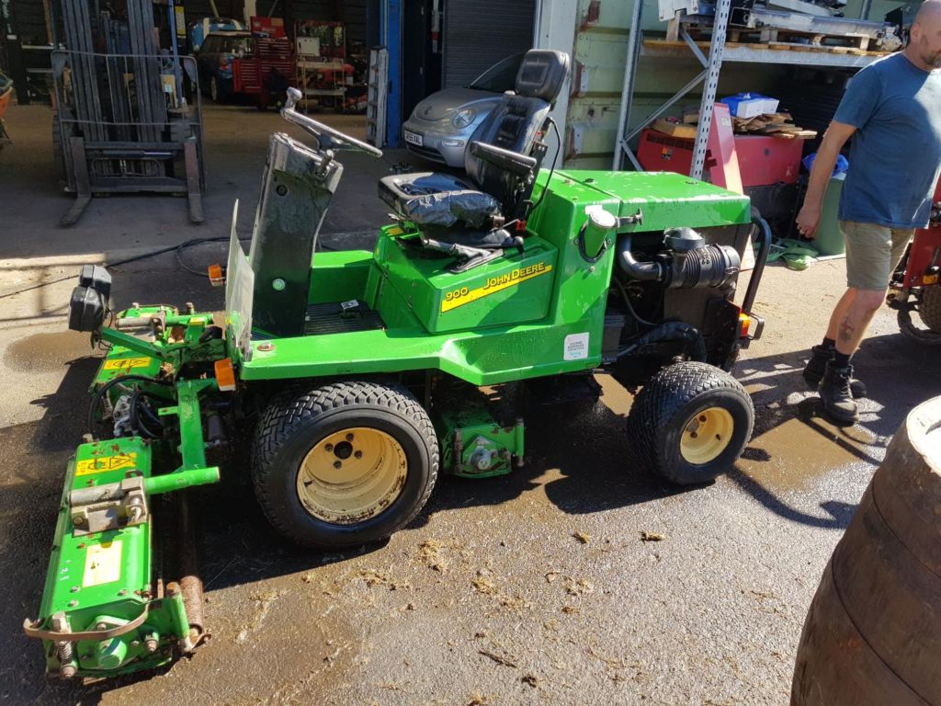 JOHN DEERE 900 ROBERINE CYLINER MOWER GOOD WORKING ORDER   NO VAT ON THE LOT (JUST ON THE BP) - Image 3 of 10