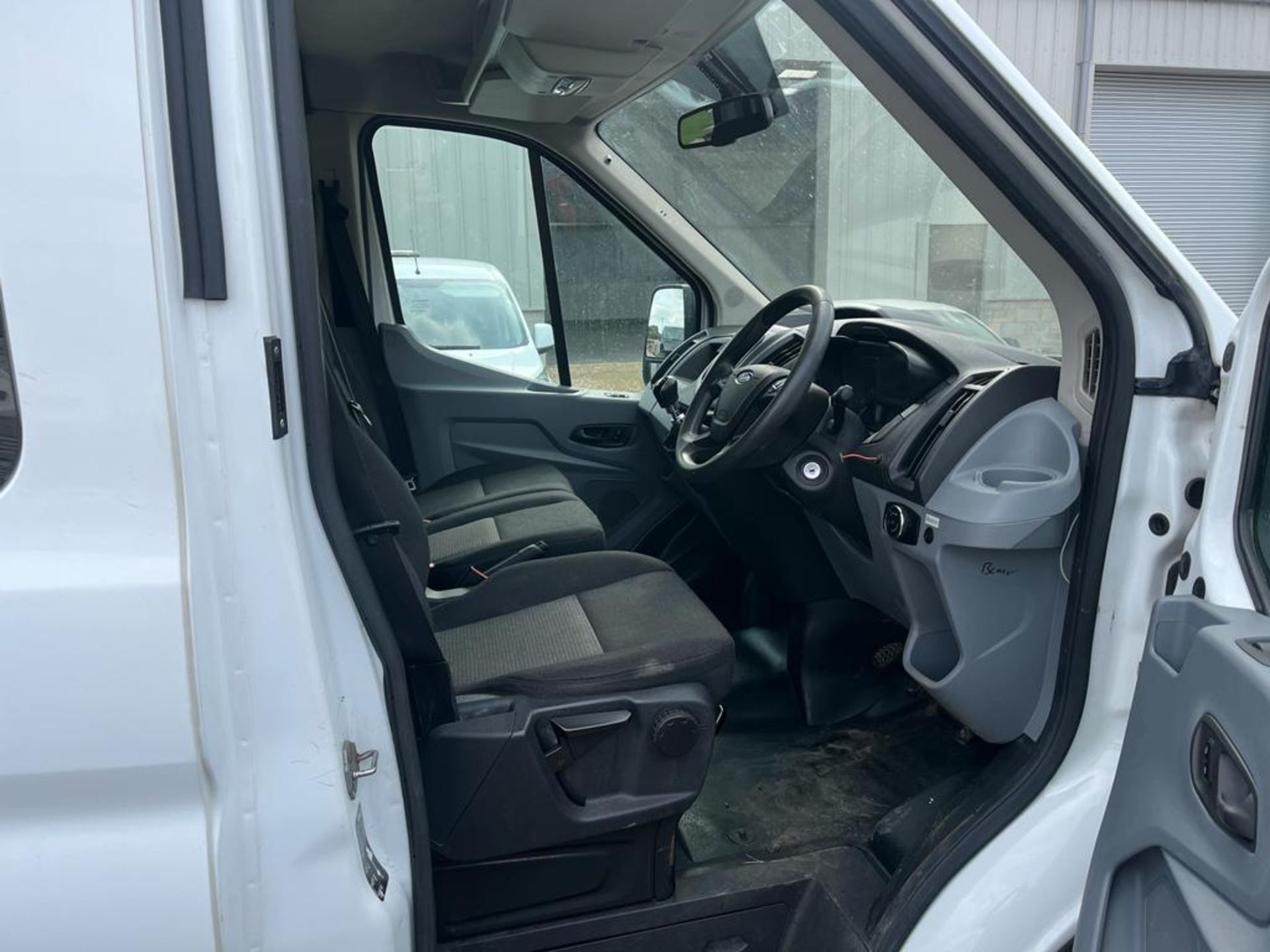 2016 FORD TRANSIT 350 WHITE WELFARE UNIT WITH TOILET *PLUS VAT* - Image 9 of 14