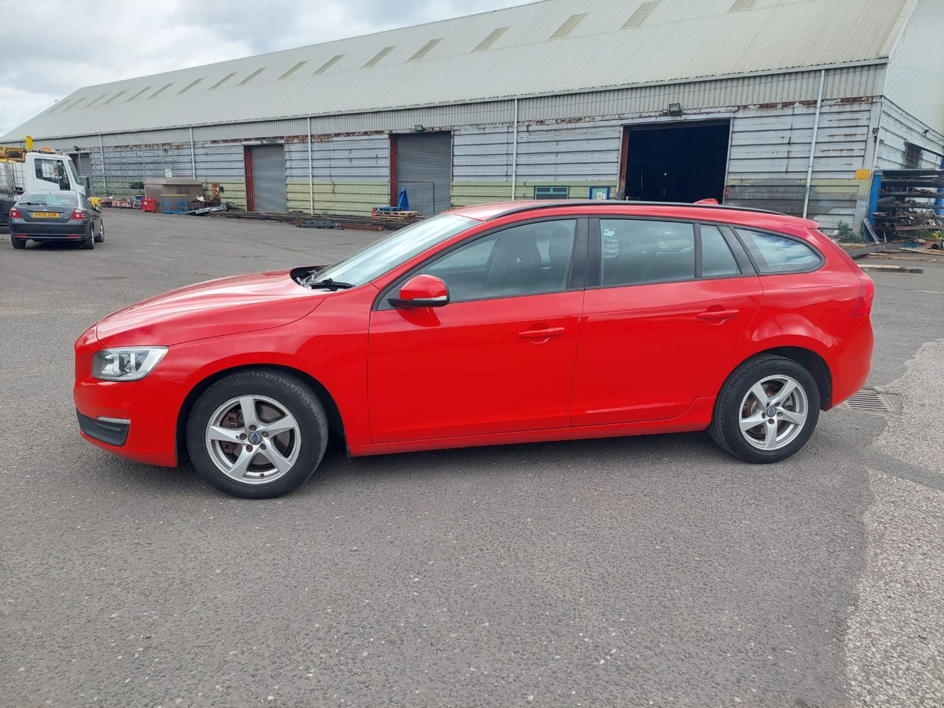 VOLVO V60 BUSINESS EDITION D4 RED ESTATE, 2 KEYS *NO VAT* - Image 4 of 21