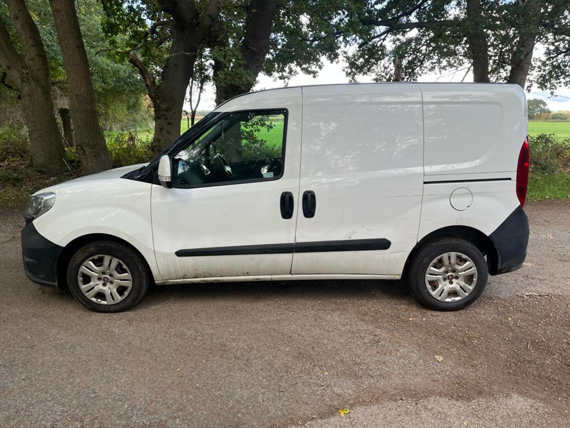 2017 FIAT DOBLO 16V SX MUTIJET II WHITE PANEL VAN - EURO 6 - PLY LINED *PLUS VAT* - Image 7 of 11