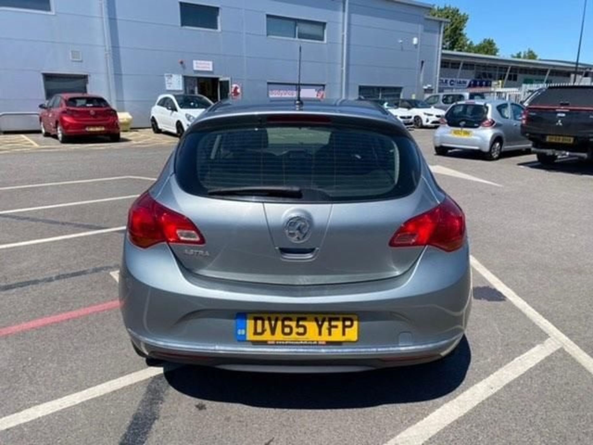 2015 Vauxhall Astra 1.4i 16V Design 5dr Hatchback *NO VAT* - Image 5 of 15