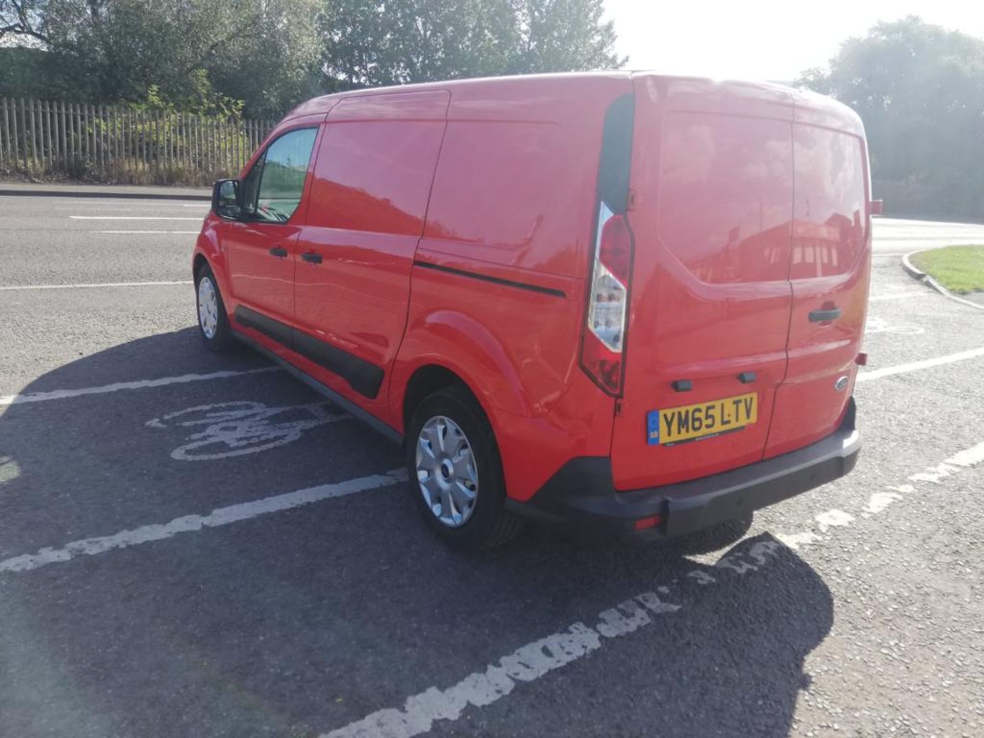 2016/65 FORD TRANSIT CONNECT 210 ECONETIC RED PANEL VAN - 67,000 MILES - AIR CON *PLUS VAT* - Image 5 of 9