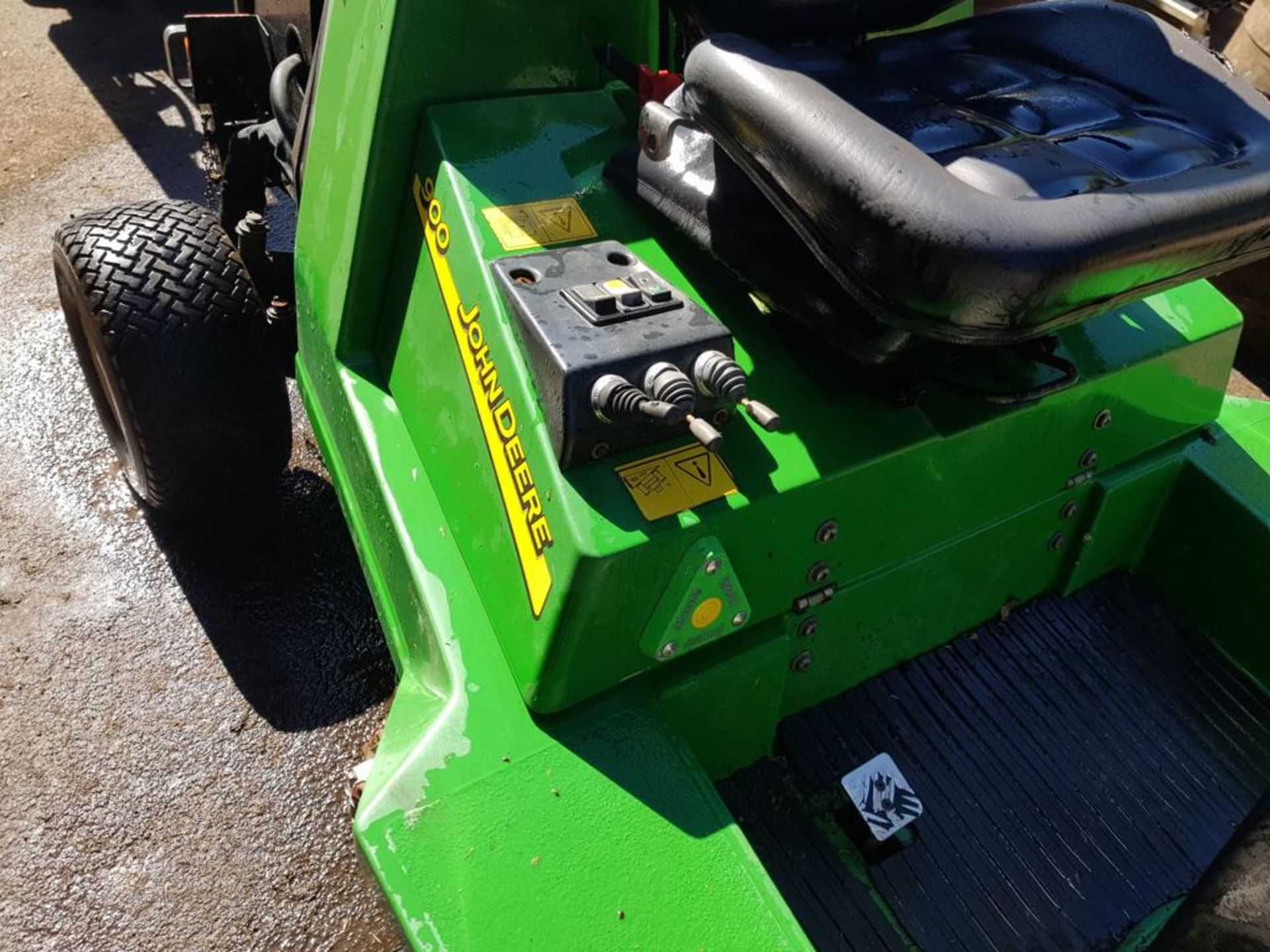 JOHN DEERE 900 ROBERINE CYLINER MOWER GOOD WORKING ORDER   NO VAT ON THE LOT (JUST ON THE BP) - Image 7 of 10