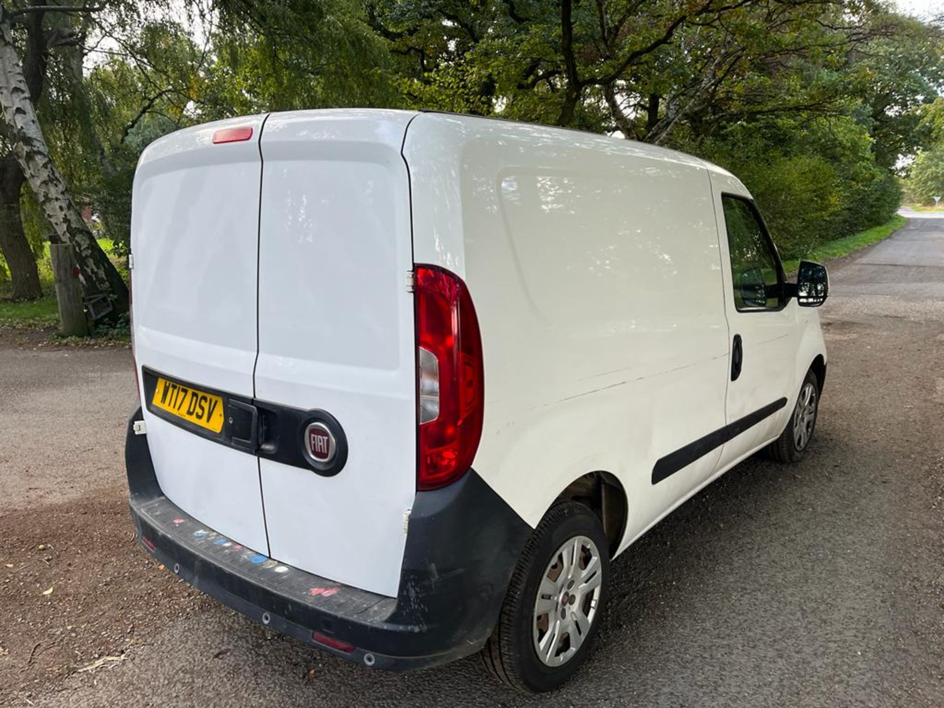 2017 FIAT DOBLO 16V SX MUTIJET II WHITE PANEL VAN - EURO 6 - PLY LINED *PLUS VAT* - Image 4 of 11