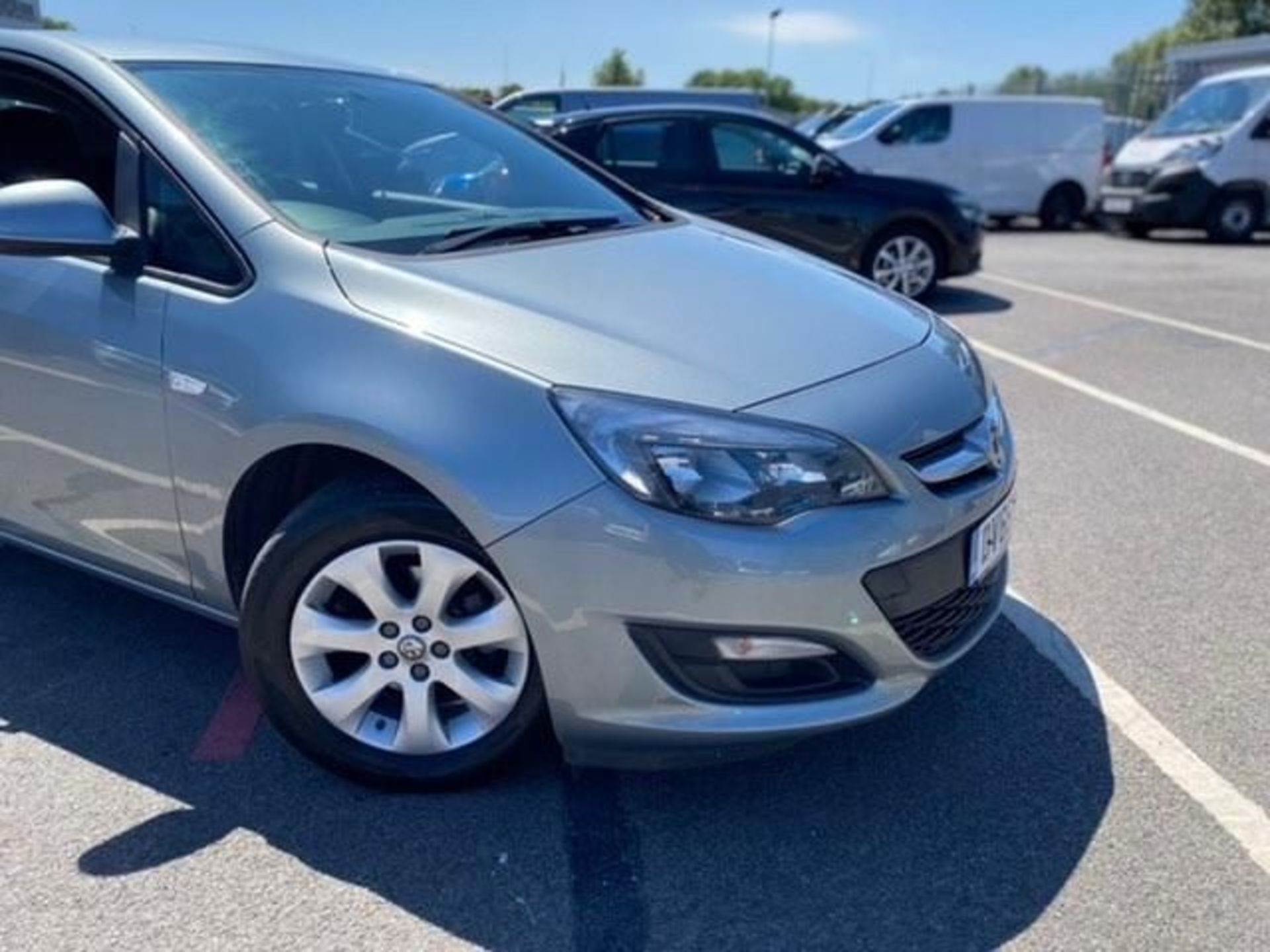 2015 Vauxhall Astra 1.4i 16V Design 5dr Hatchback *NO VAT* - Image 7 of 15