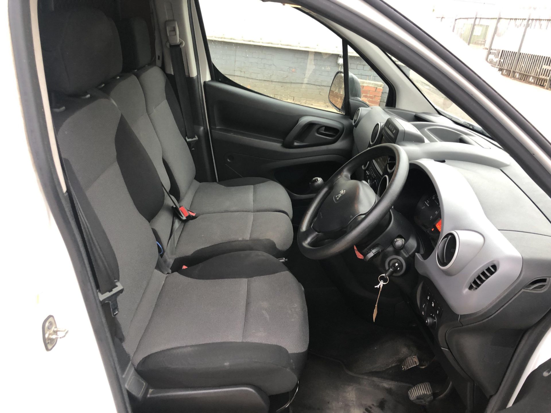 2017 Peugeot Partner 1.6 HDI Professional L1 Panel Van - 125k miles - 2 keys *PLUS VAT* - Image 8 of 15