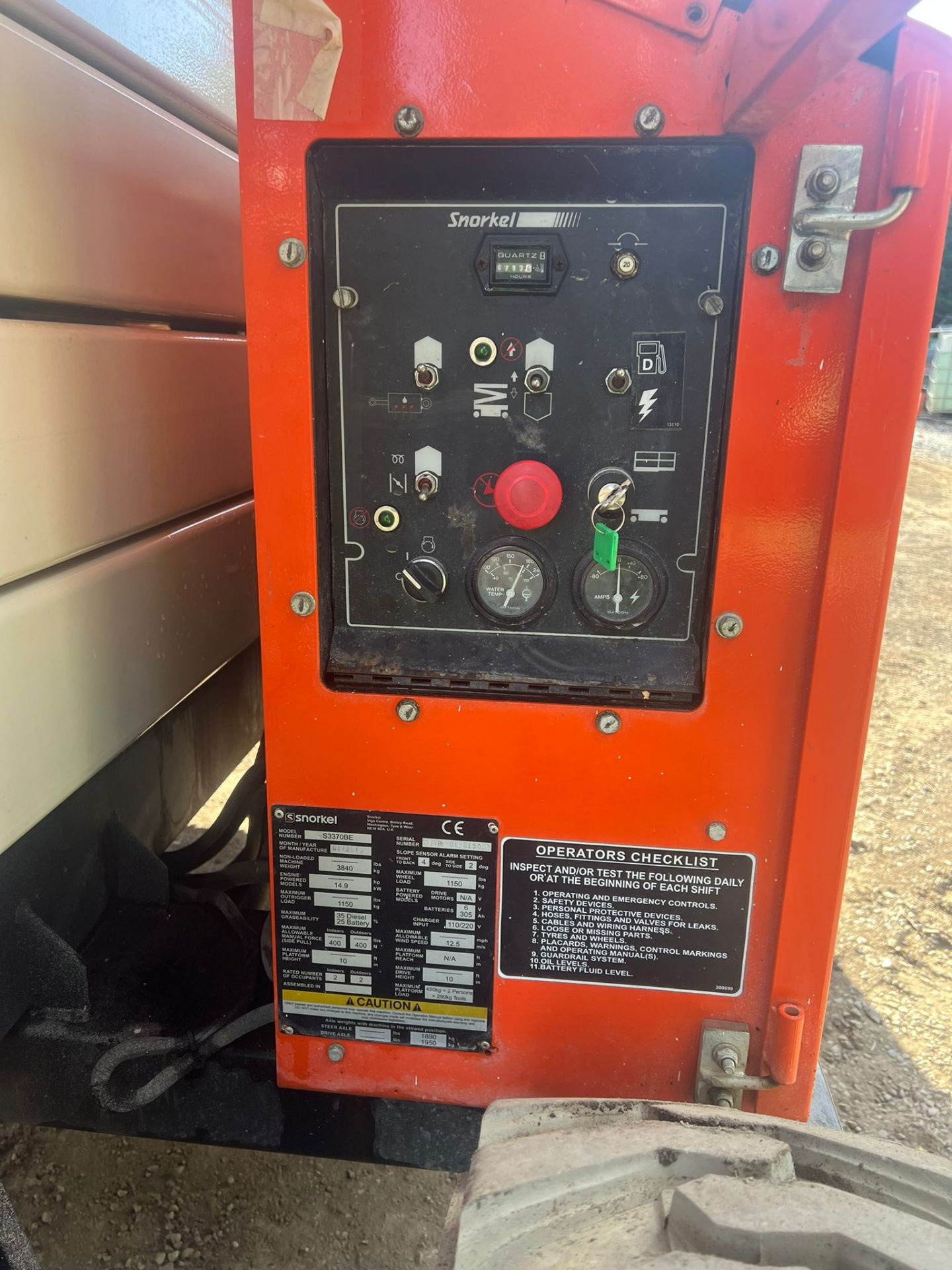 2015 SNORKEL S3370BE SISSOR LIFT, BATTERY AND DIESEL OPERATED *PLUS VAT* - Image 7 of 9