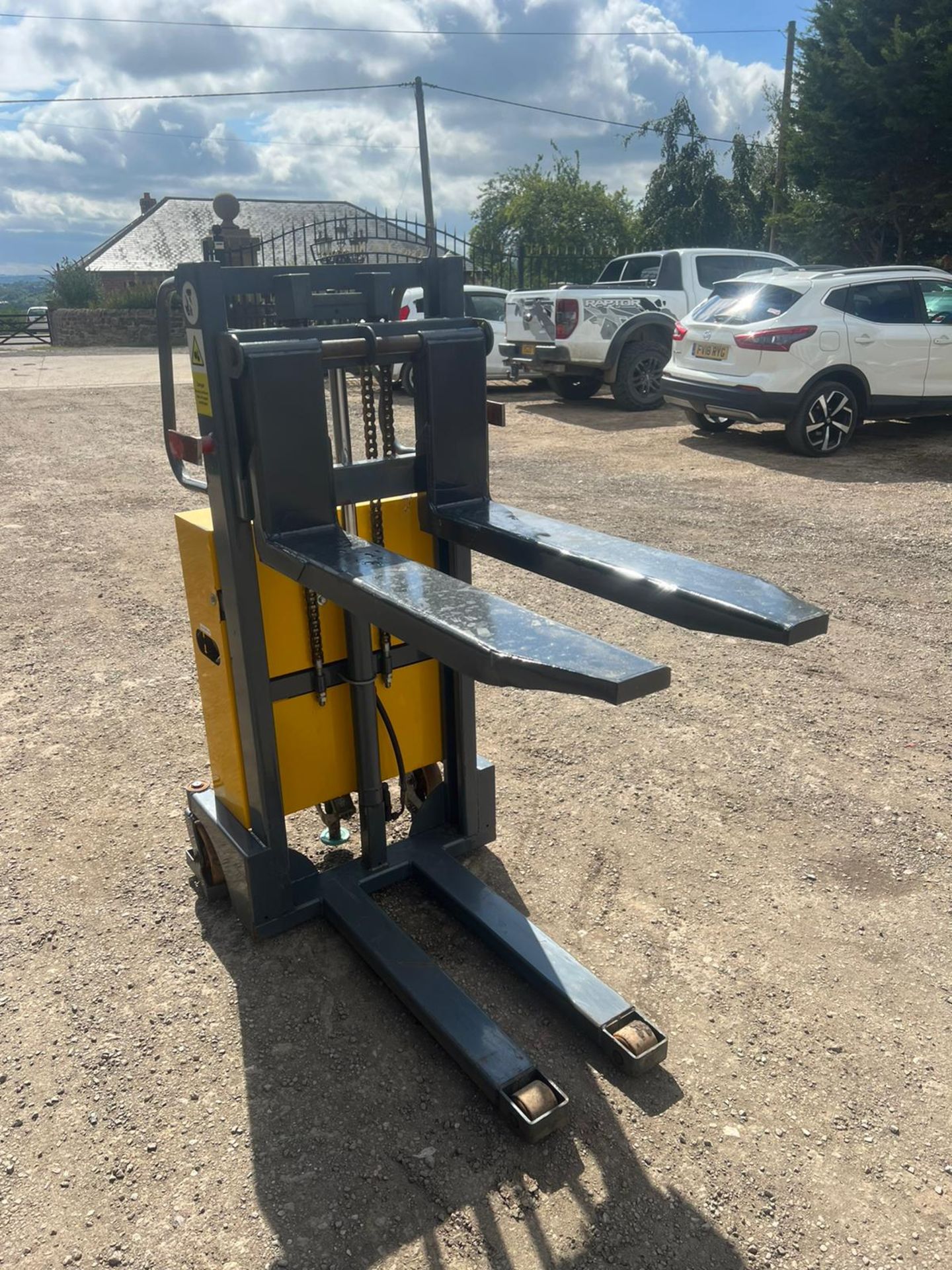 WARRIOR YM250 PALLET TRUCK *PLUS VAT* - Bild 6 aus 9