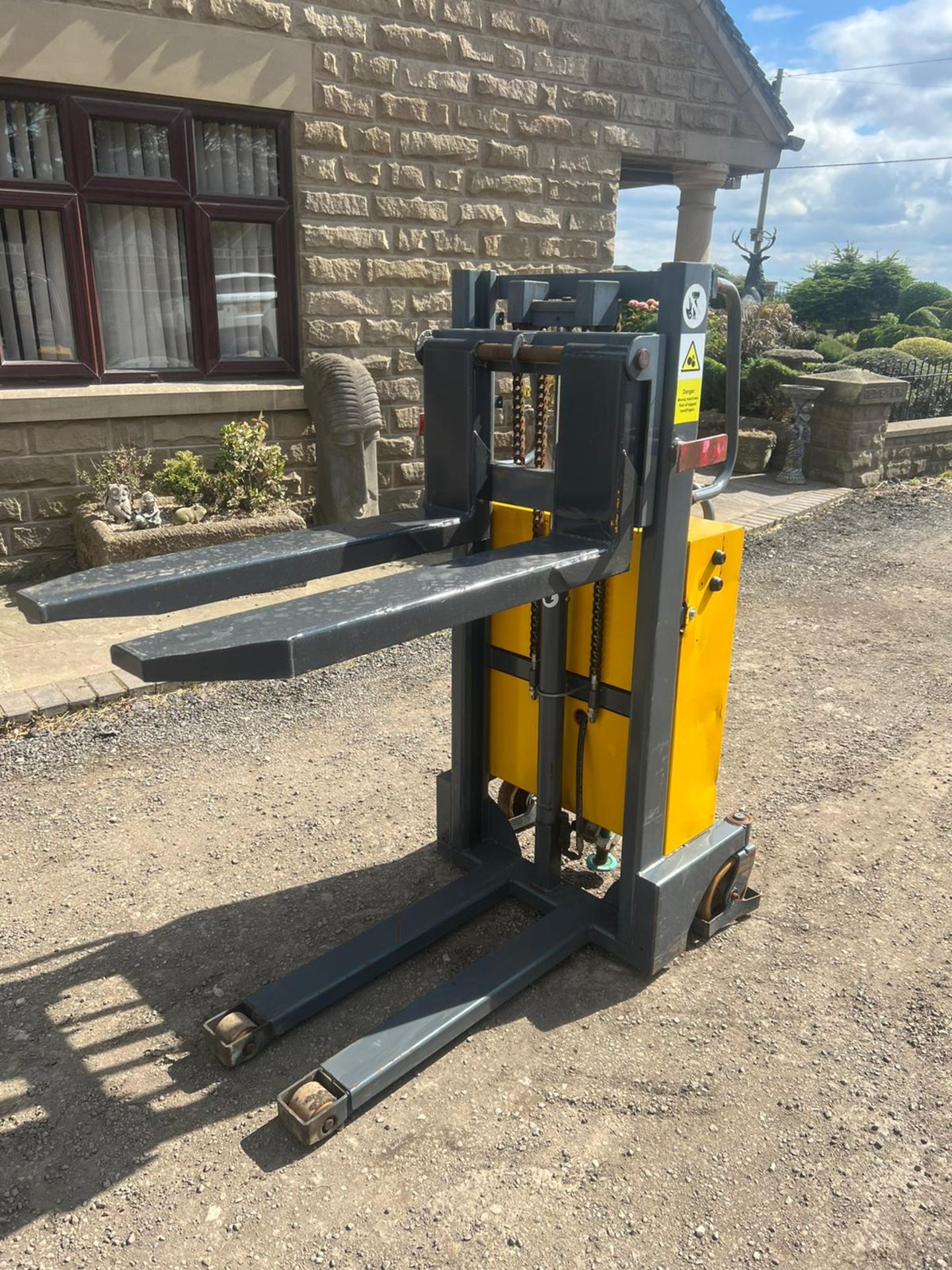 WARRIOR YM250 PALLET TRUCK *PLUS VAT* - Bild 2 aus 9