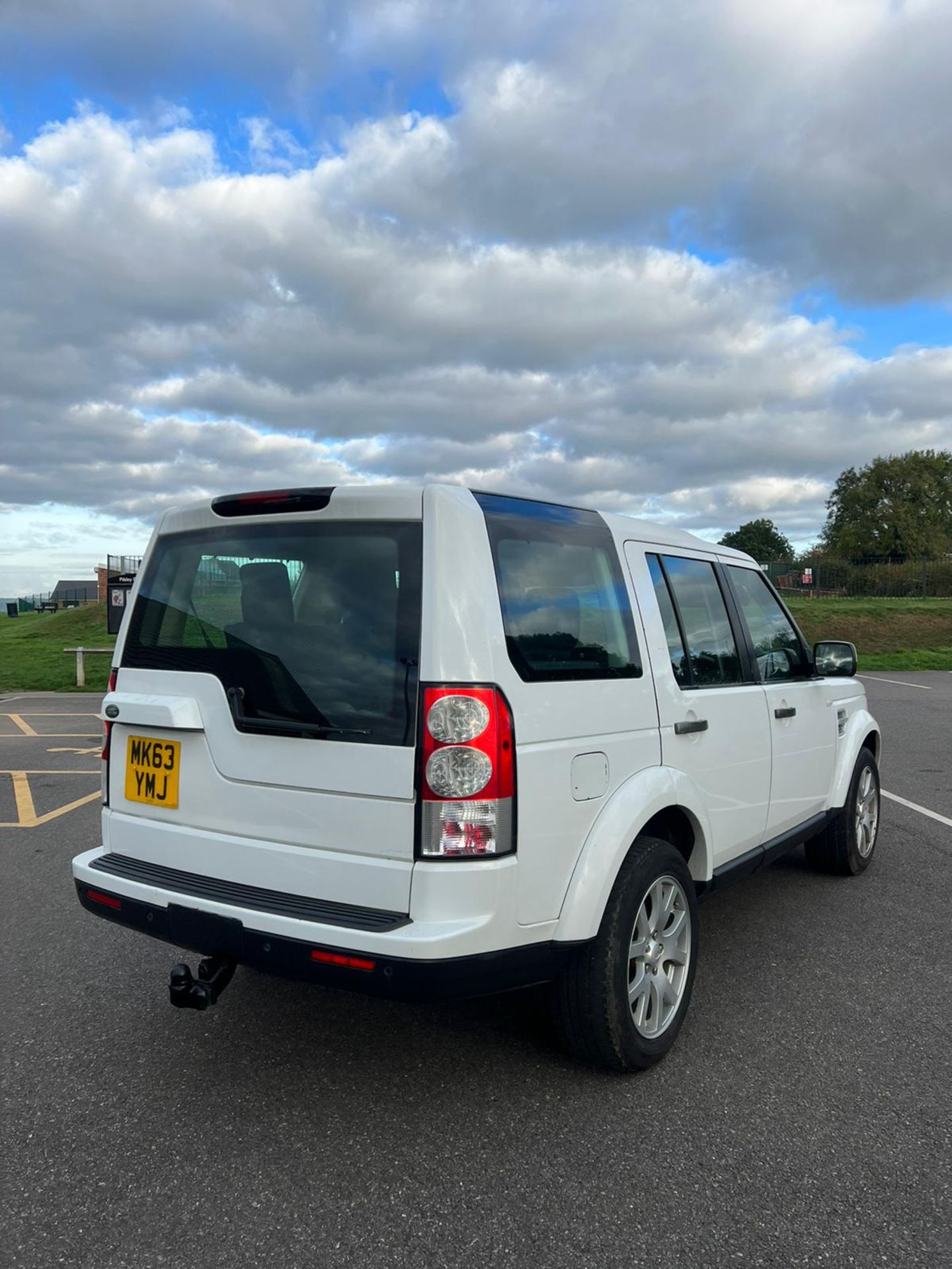 2014 LAND ROVER DISCOVERY 4 3.0 SDV6 255 BHP GS AUTO PLUS VAT - Image 4 of 12