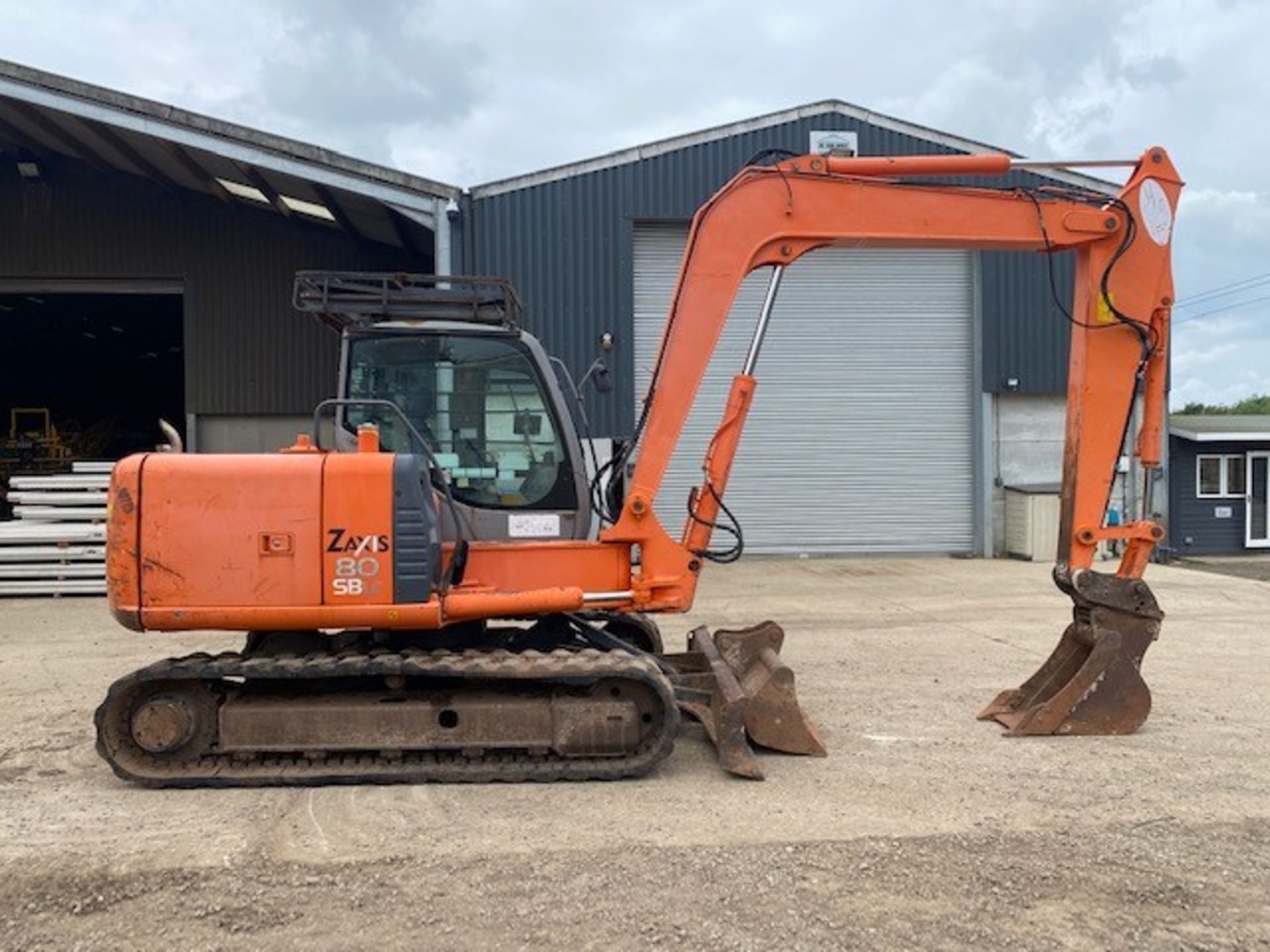 2004 HITACHI ZX80SB, HYDRAULIC HITCH, ONLY 2 OWNERS FROM NEW *PLUS VAT* - Image 6 of 12
