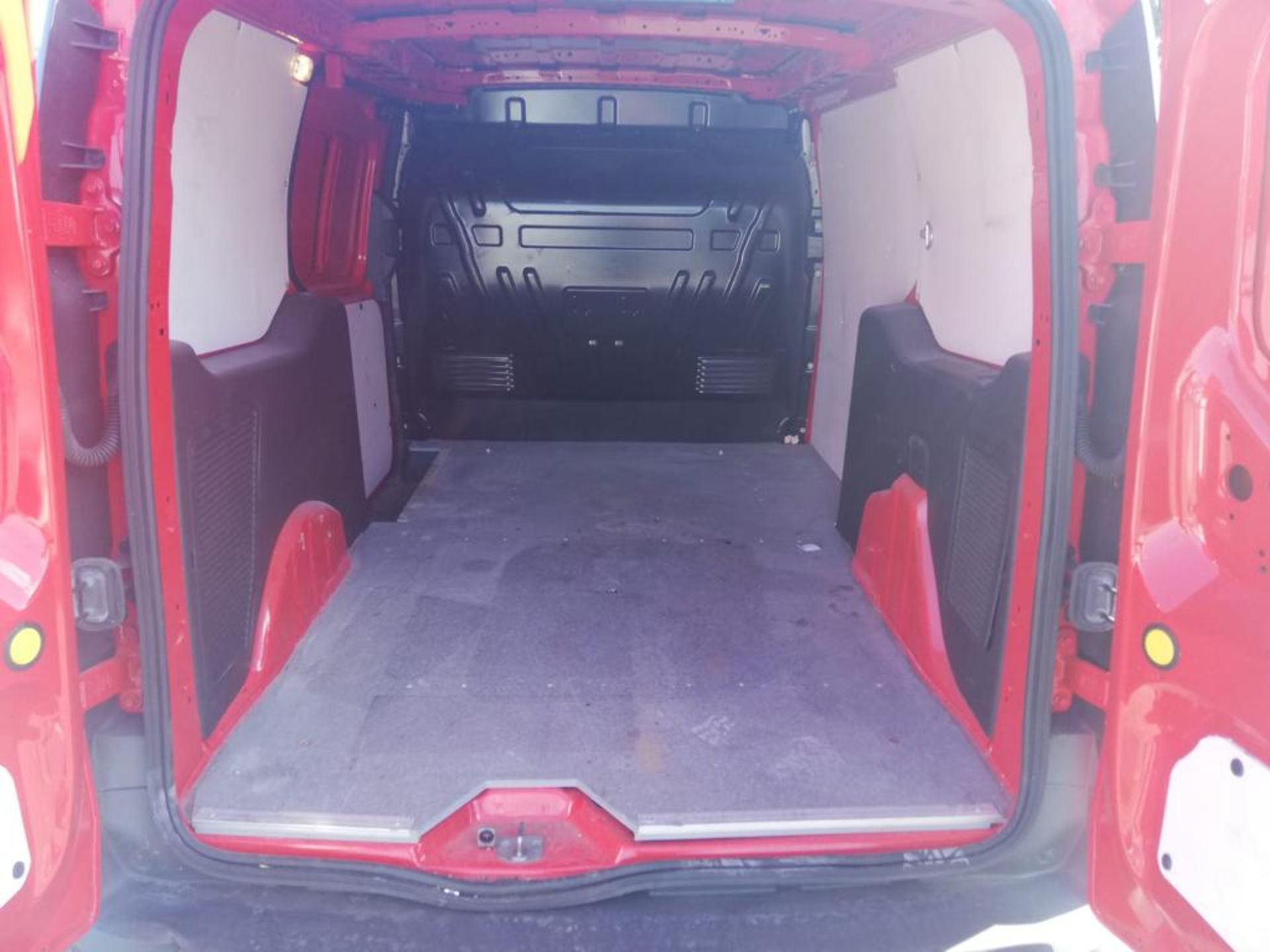 2016/65 FORD TRANSIT CONNECT 210 ECONETIC RED PANEL VAN - 67,000 MILES - AIR CON *PLUS VAT* - Image 8 of 9