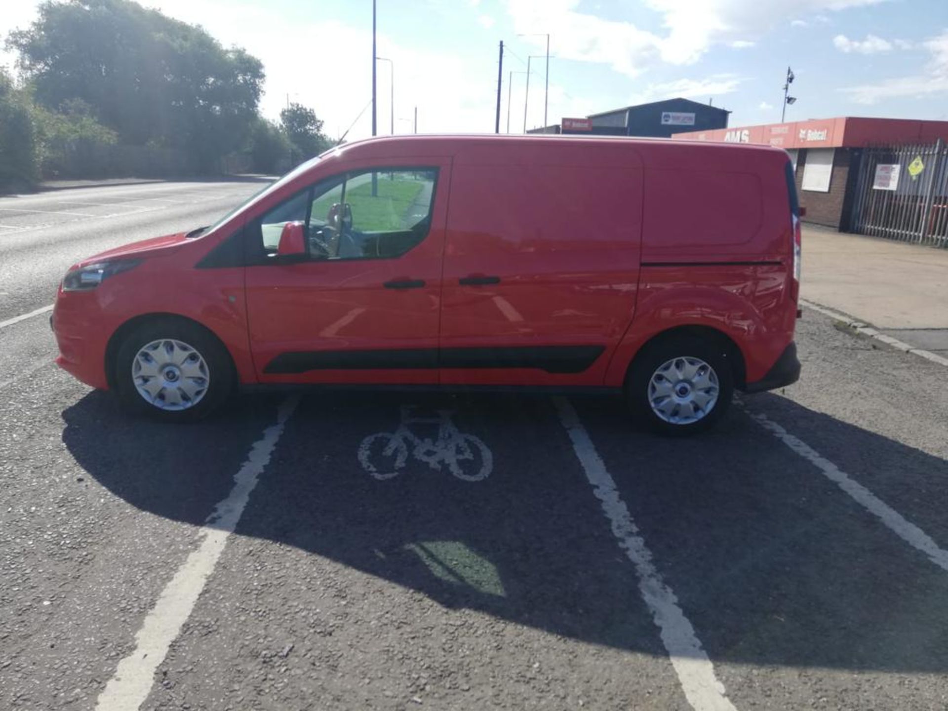 2016/65 FORD TRANSIT CONNECT 210 ECONETIC RED PANEL VAN - 67,000 MILES - AIR CON *PLUS VAT* - Image 4 of 9