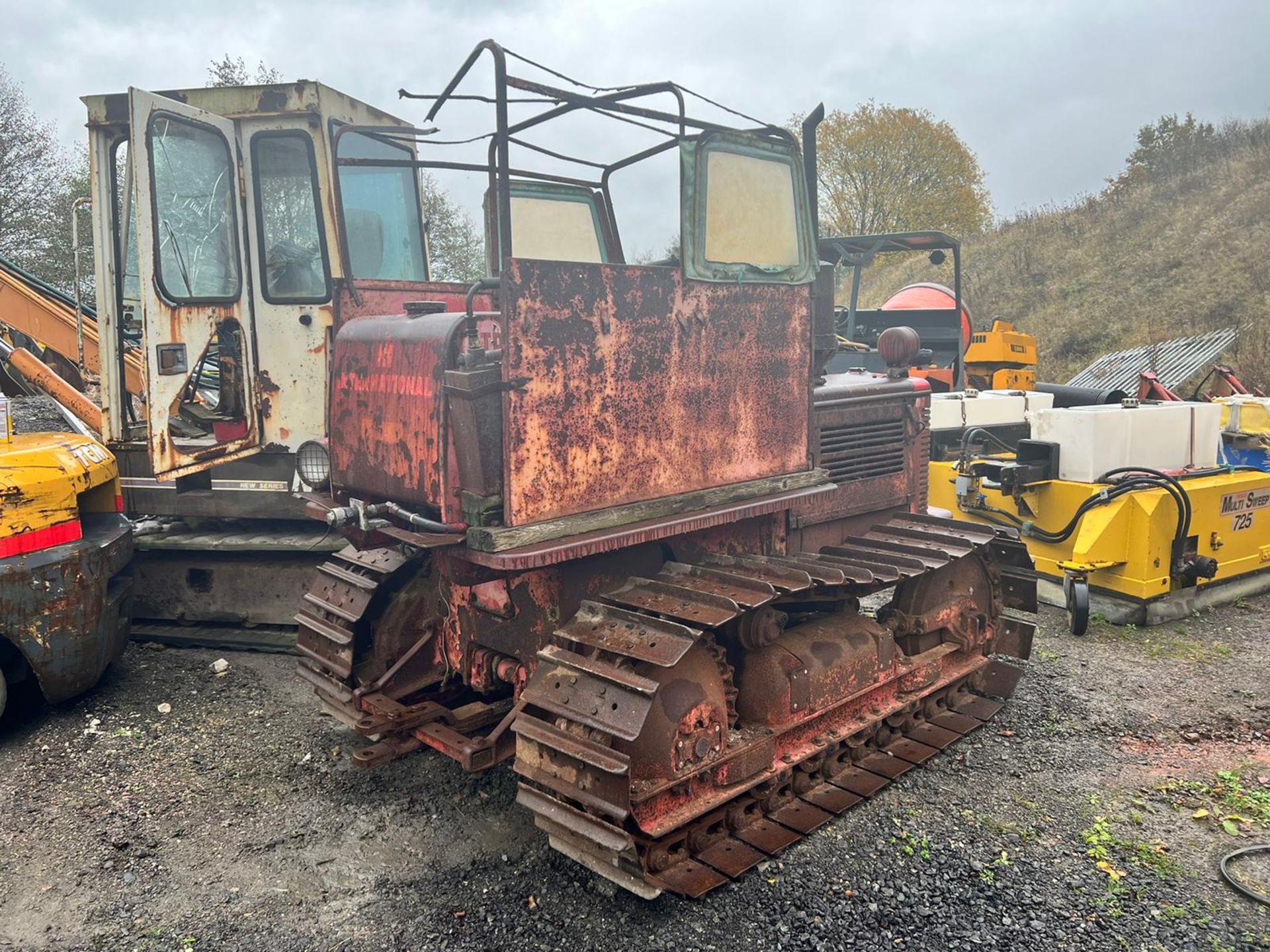 1955 INTERNATIONAL BTD6 39hp DIESEL TRACKED CRAWLER TRACTOR, RUNS AND DRIVES *PLUS VAT* - Image 4 of 10