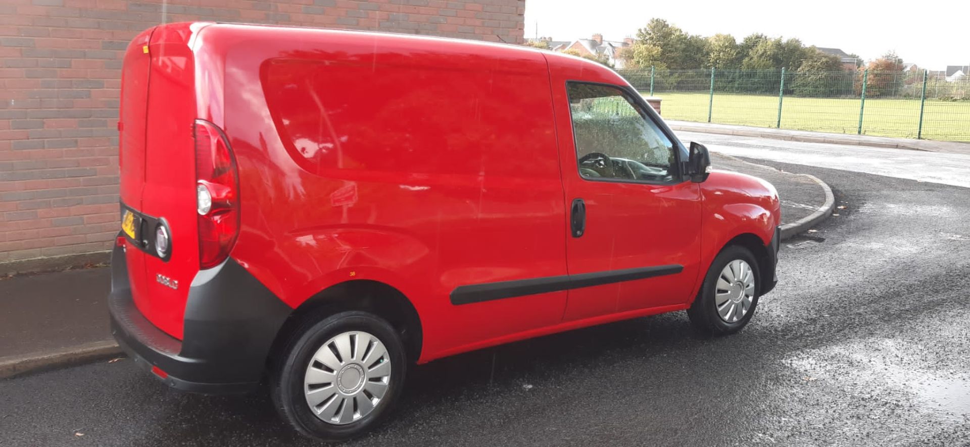 2013 FIAT DOBLO 16V MULTIJET RED PANEL VAN - LOW 43,000 MILES *NO VAT* - Image 7 of 17