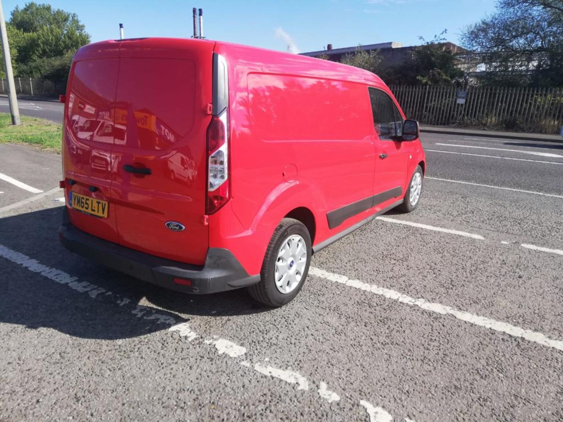 2016/65 FORD TRANSIT CONNECT 210 ECONETIC RED PANEL VAN - 67,000 MILES - AIR CON *PLUS VAT* - Image 6 of 9