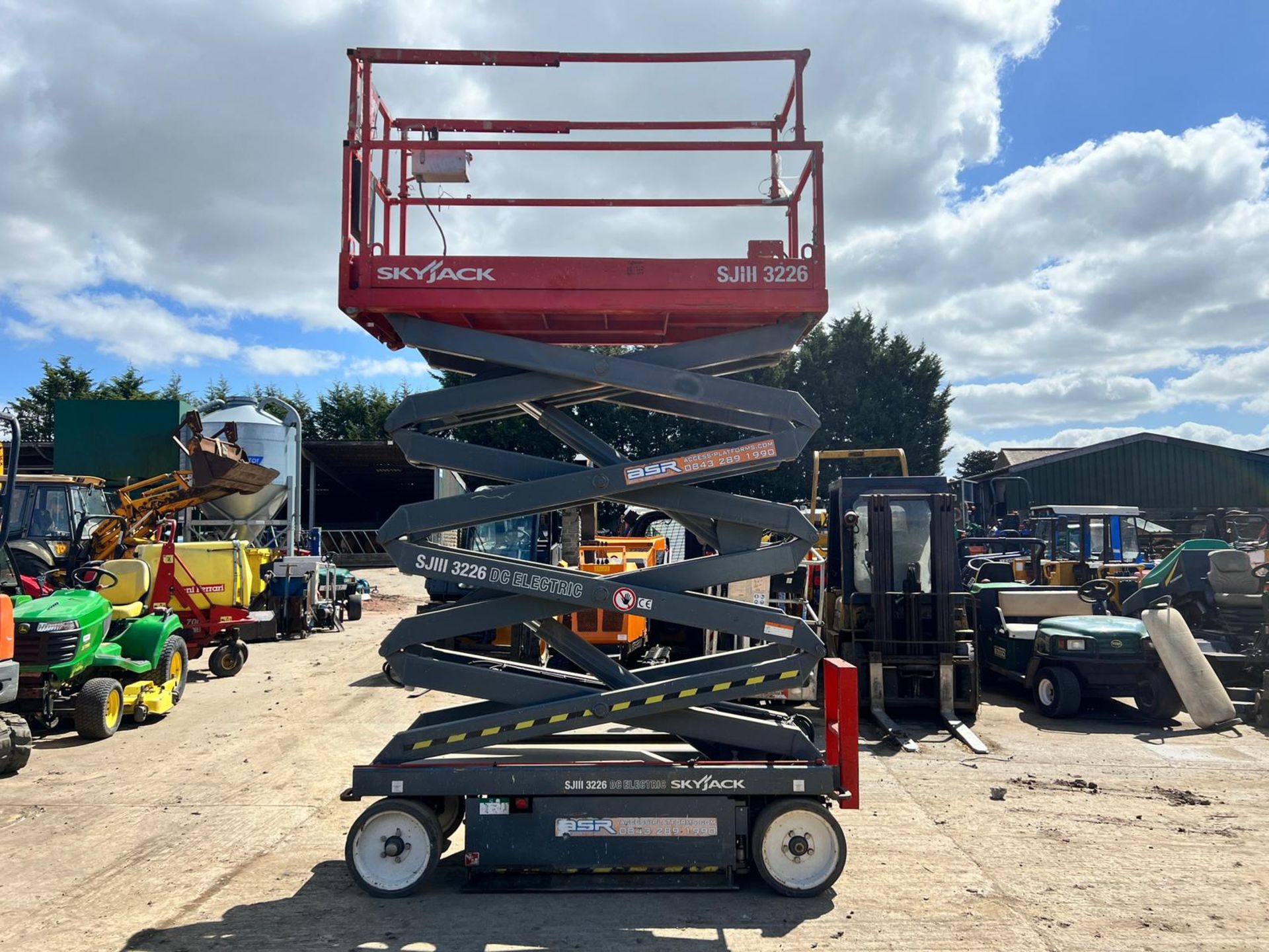 2014 SKYJACK SJ3226 ELECTRIC SCISSOR LIFT, DRIVES AND LIFTS, SHOWING A LOW 171 HOURS *PLUS VAT*