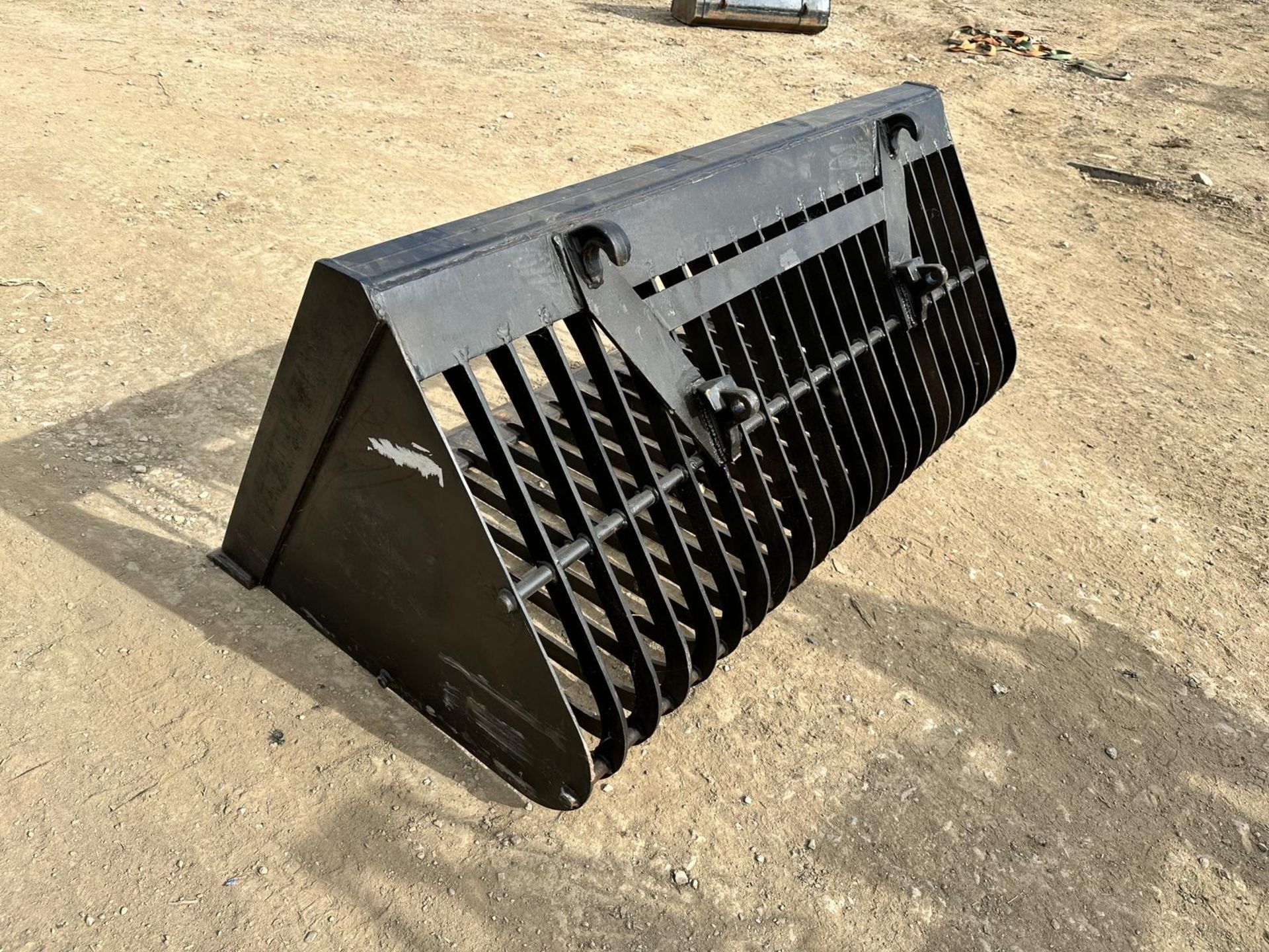 New And Unused 70” Riddle Bucket, Euro 8 Bracket, Suitable For Tractor *PLUS VAT* - Bild 4 aus 11