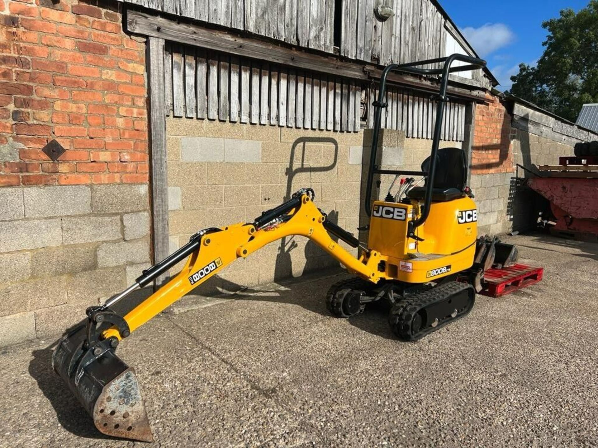 JCB 8008 MICRO DIGGER EXCAVATOR, YEAR 2021, ONLY 147 HOURS C/W 4 BUCKETS *PLUS VAT* - Image 6 of 12