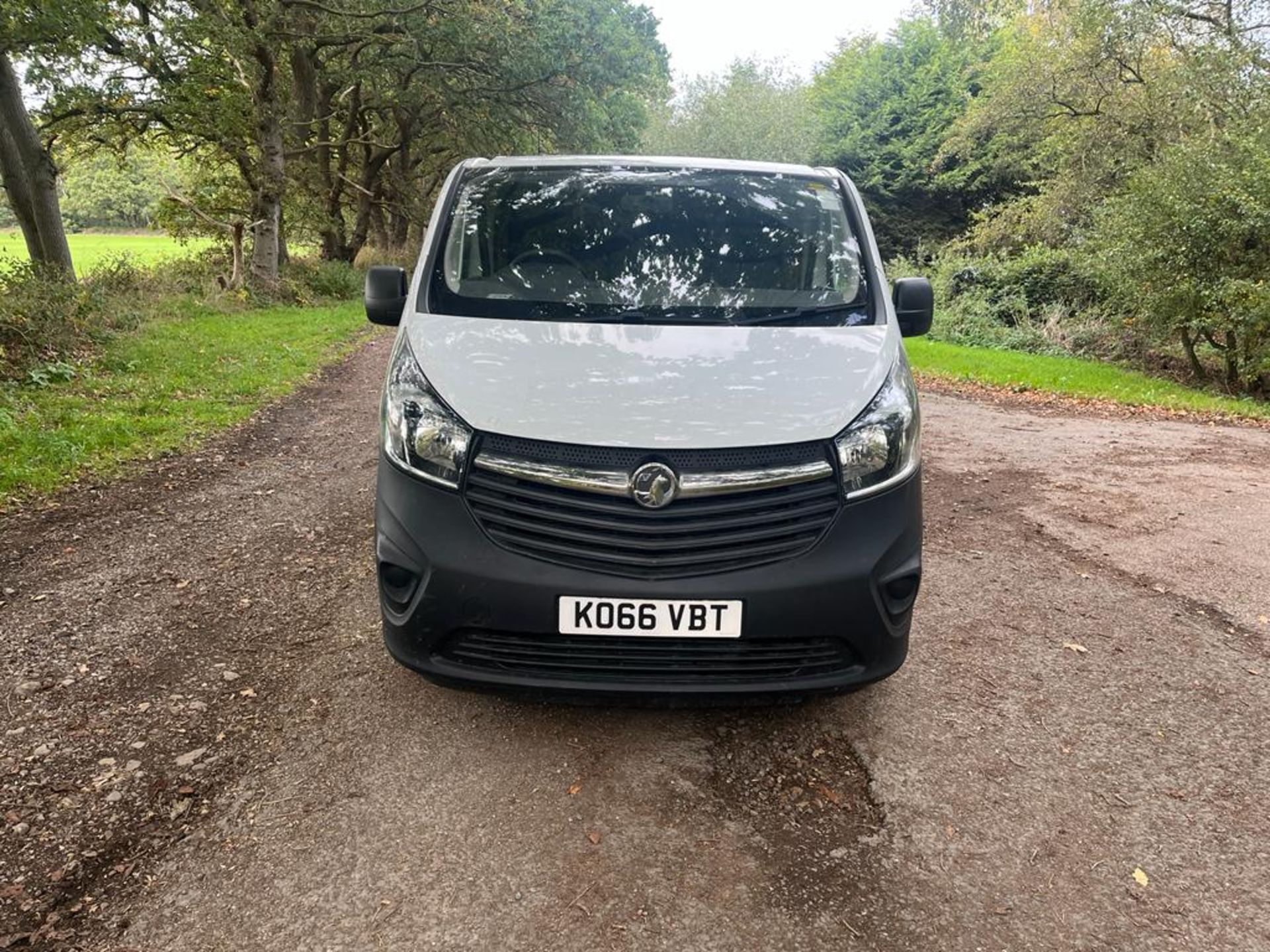 2017 VAUXHALL VIVARO 2900 BT CDTI ECOFLEX SS WHITE PANEL VAN *PLUS VAT* - Image 2 of 11