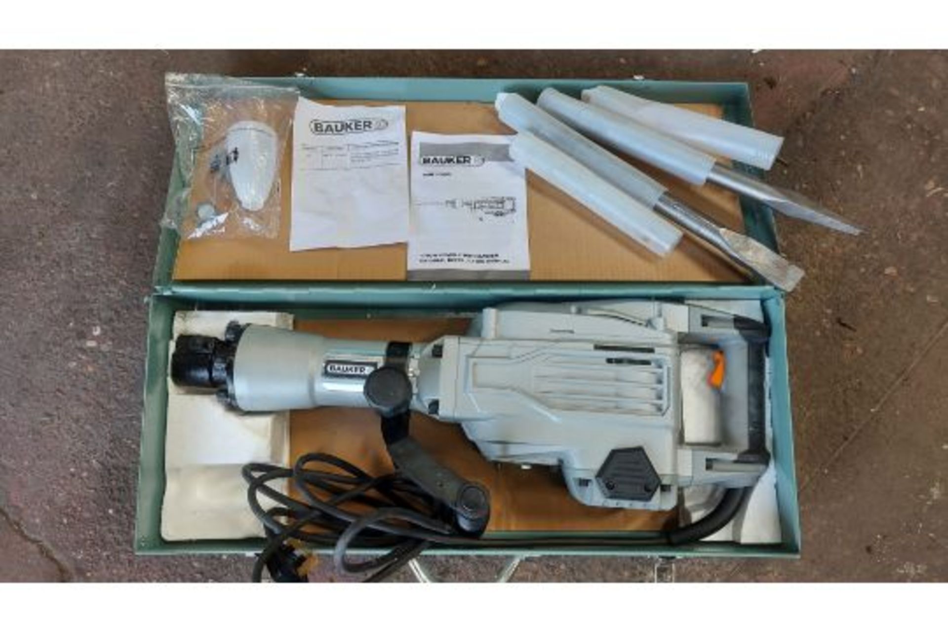 BRAND NEW BAUKER 1700W DEMOLITION HAMMER *PLUS VAT* - Image 7 of 10