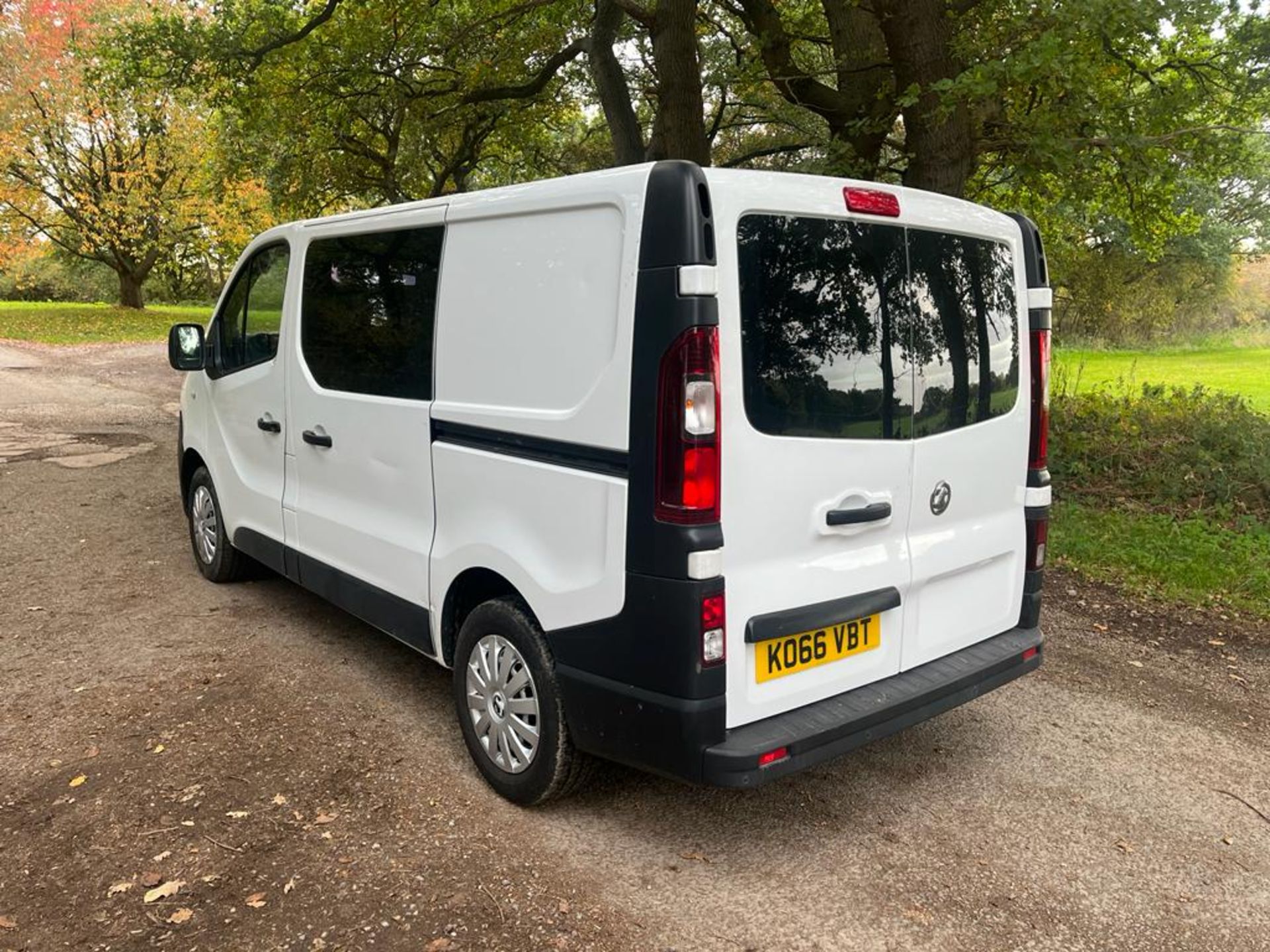 2017 VAUXHALL VIVARO 2900 BT CDTI ECOFLEX SS WHITE PANEL VAN *PLUS VAT* - Image 6 of 11