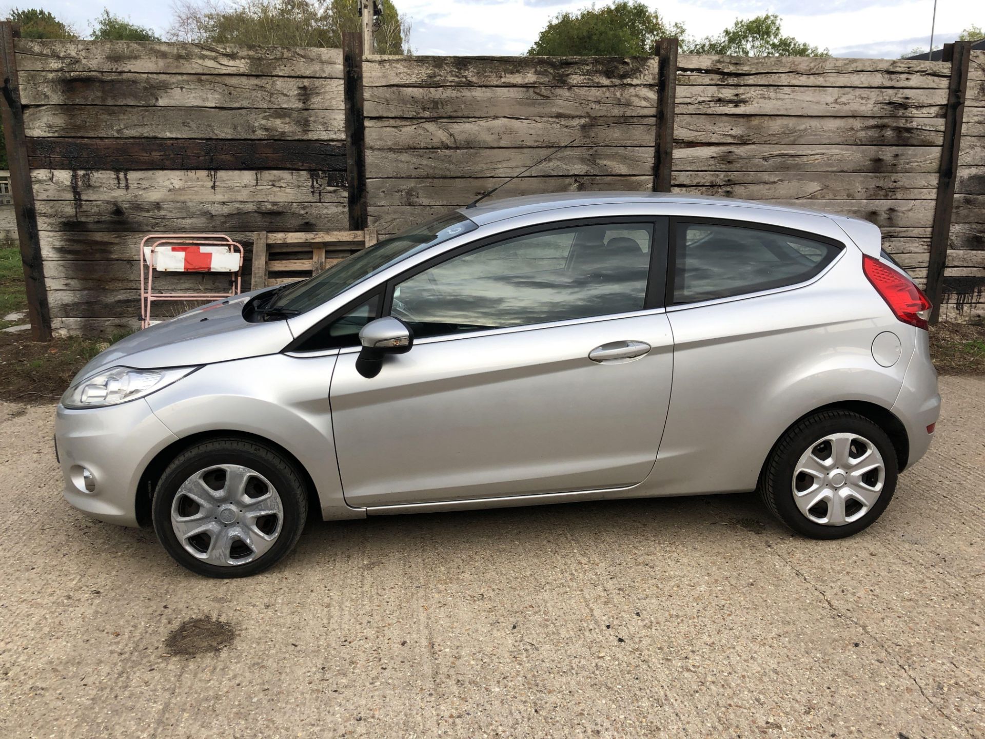 2011 FORD FIESTA ZETEC SILVER HATCHBACK *NO VAT* - Image 4 of 17