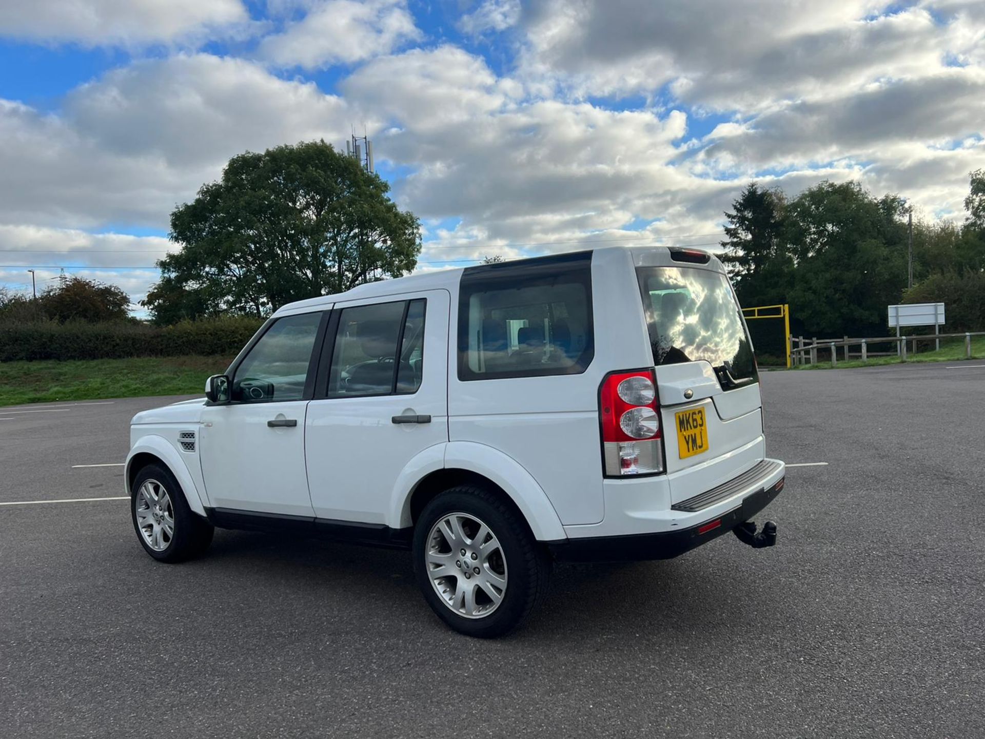 2014 LAND ROVER DISCOVERY 4 3.0 SDV6 255 BHP GS AUTO PLUS VAT - Image 6 of 12