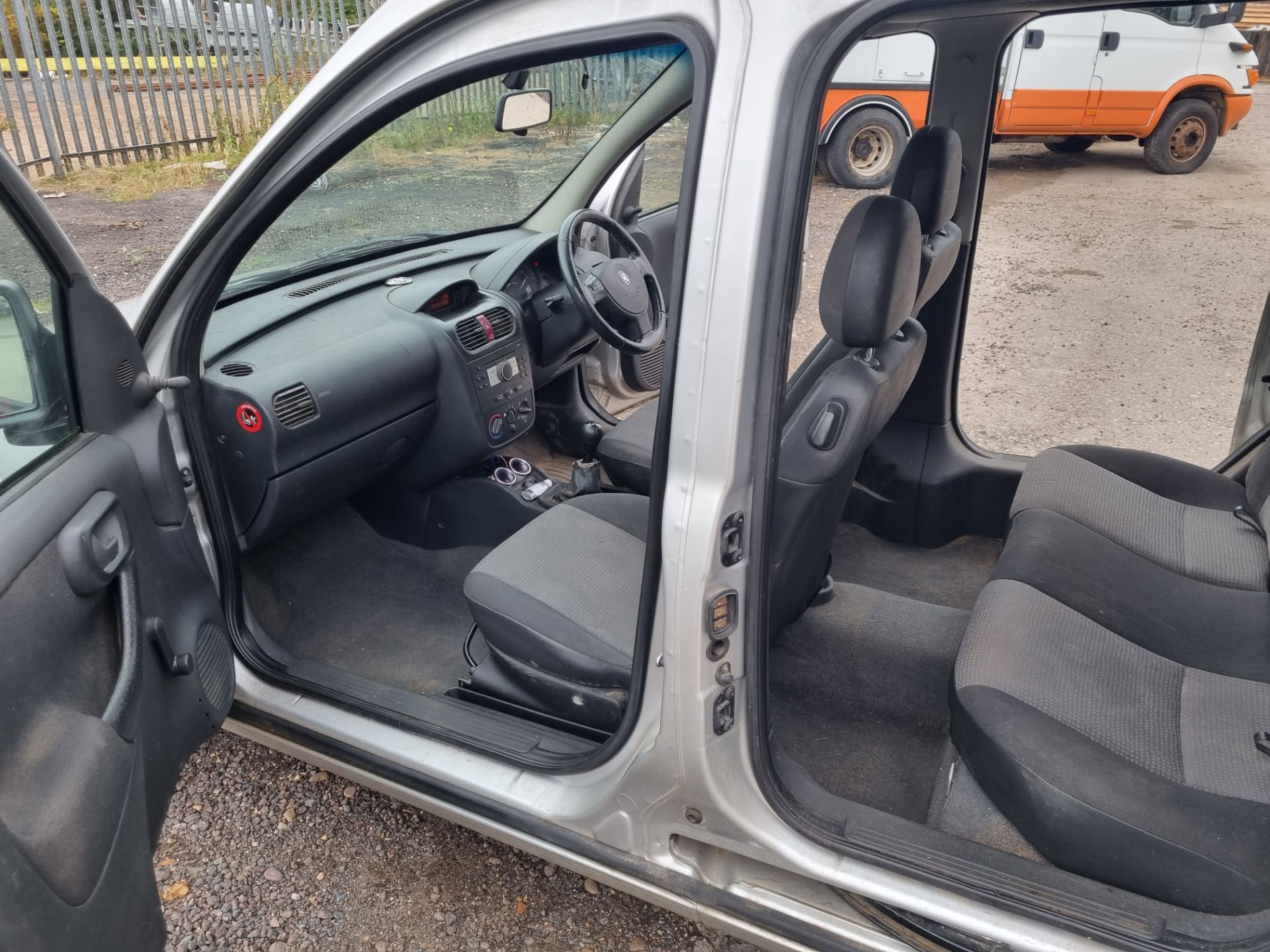 2007/57 VAUXHALL COMBO CREW 2000 CDTI SILVER CREW VAN - NEW WINDSCREEN AND BATTERY *NO VAT* - Image 7 of 13