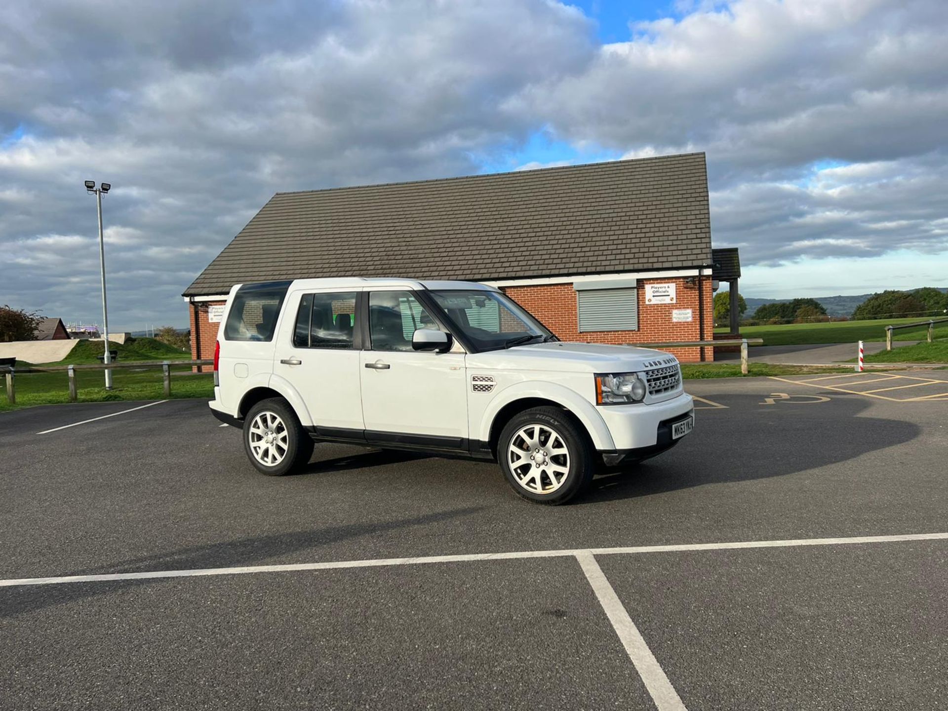 2014 LAND ROVER DISCOVERY 4 3.0 SDV6 255 BHP GS AUTO PLUS VAT - Image 2 of 12