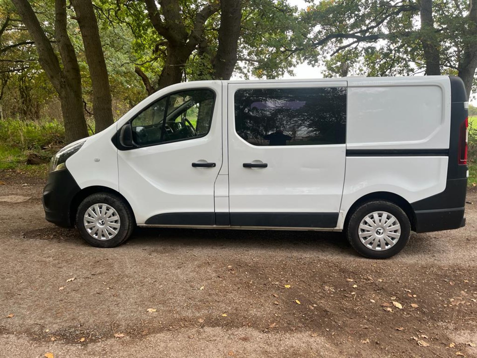 2017 VAUXHALL VIVARO 2900 BT CDTI ECOFLEX SS WHITE PANEL VAN *PLUS VAT* - Image 4 of 11