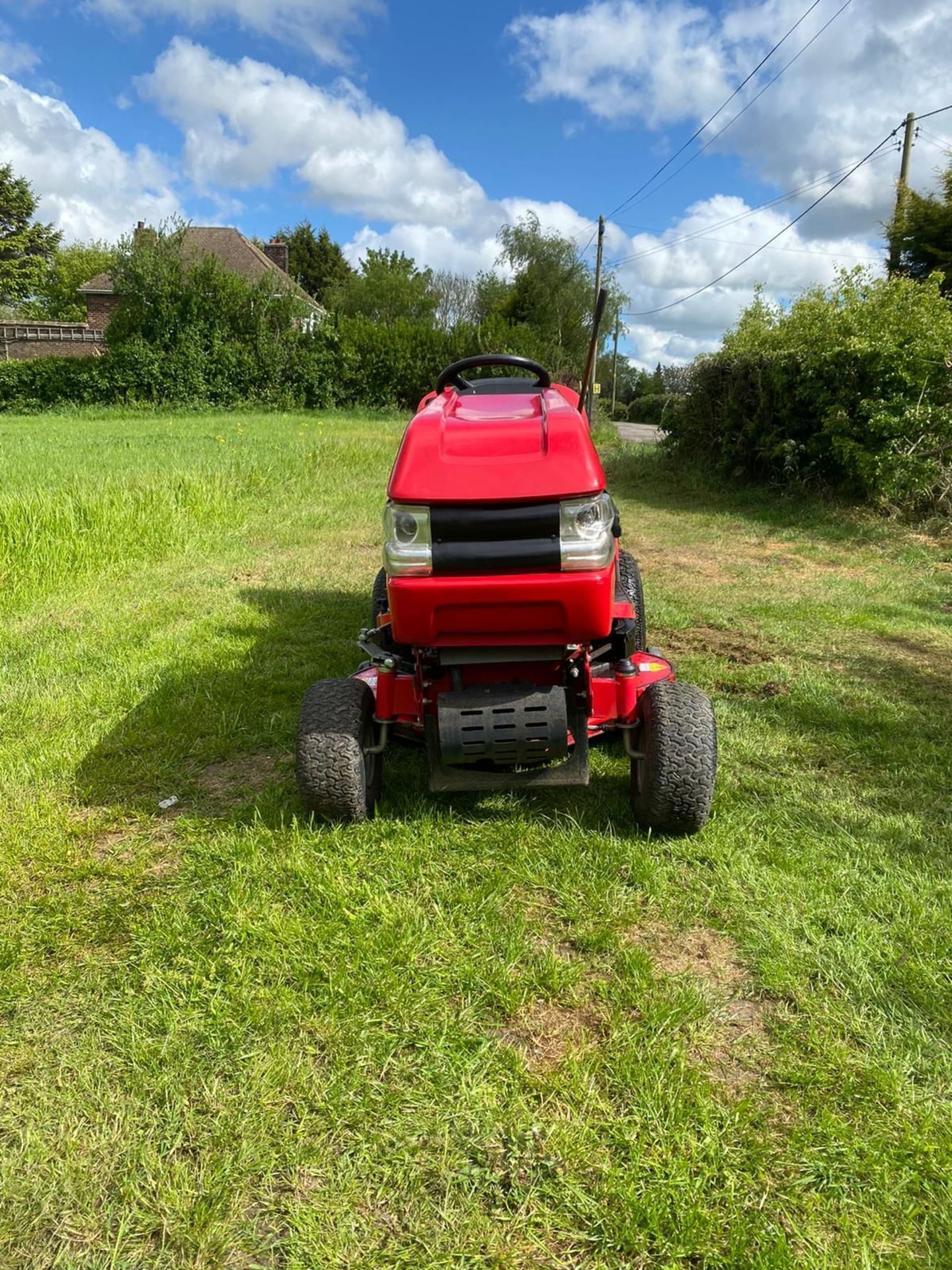 WESTWOOD S 1600 RIDE ON LAWN MOWER WITH COLLECTOR, RUNS WORKS AND CUTS *PLUS VAT* - Image 6 of 9