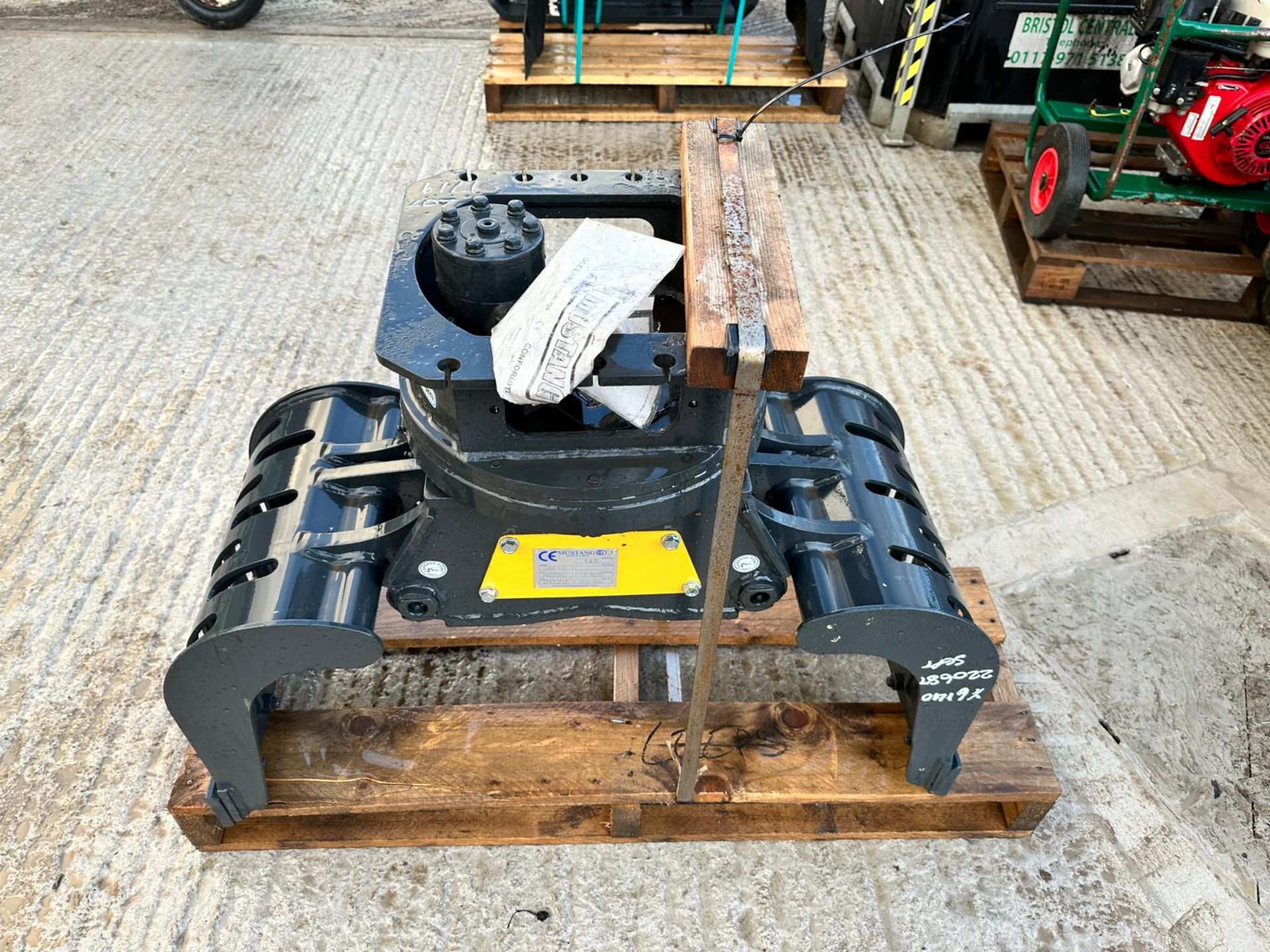 New And Unused Mustang GRP150 Hydrualic Rotating Selector Grab *PLUS VAT* - Image 2 of 13